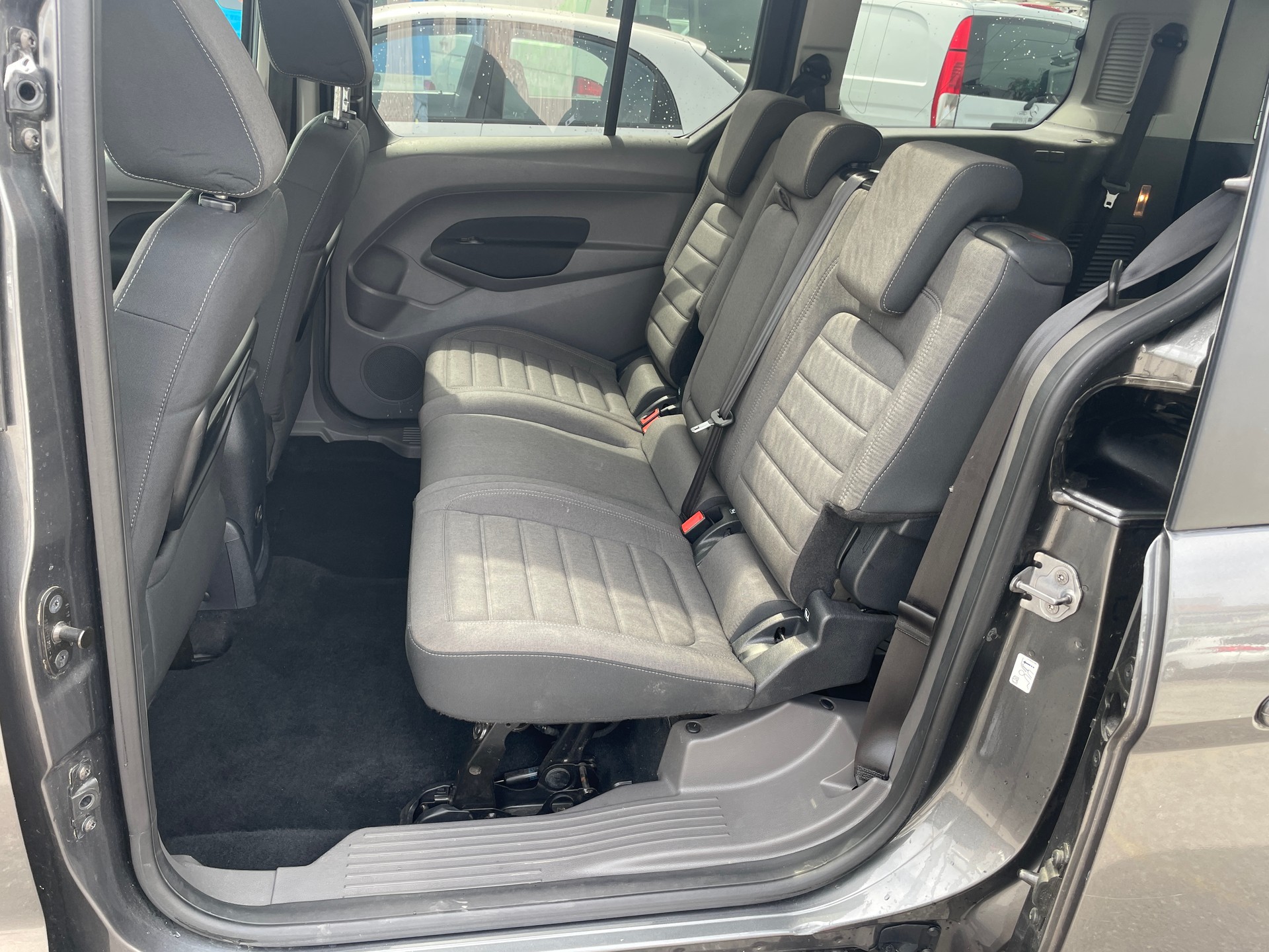FORD Grand Tourneo Connect 1.5 EcoBlue Trend Automat-image-6