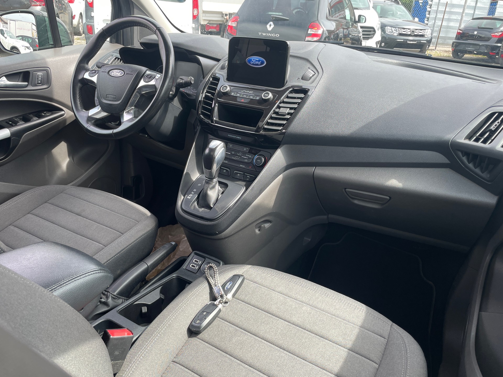 FORD Grand Tourneo Connect 1.5 EcoBlue Trend Automat-image-9
