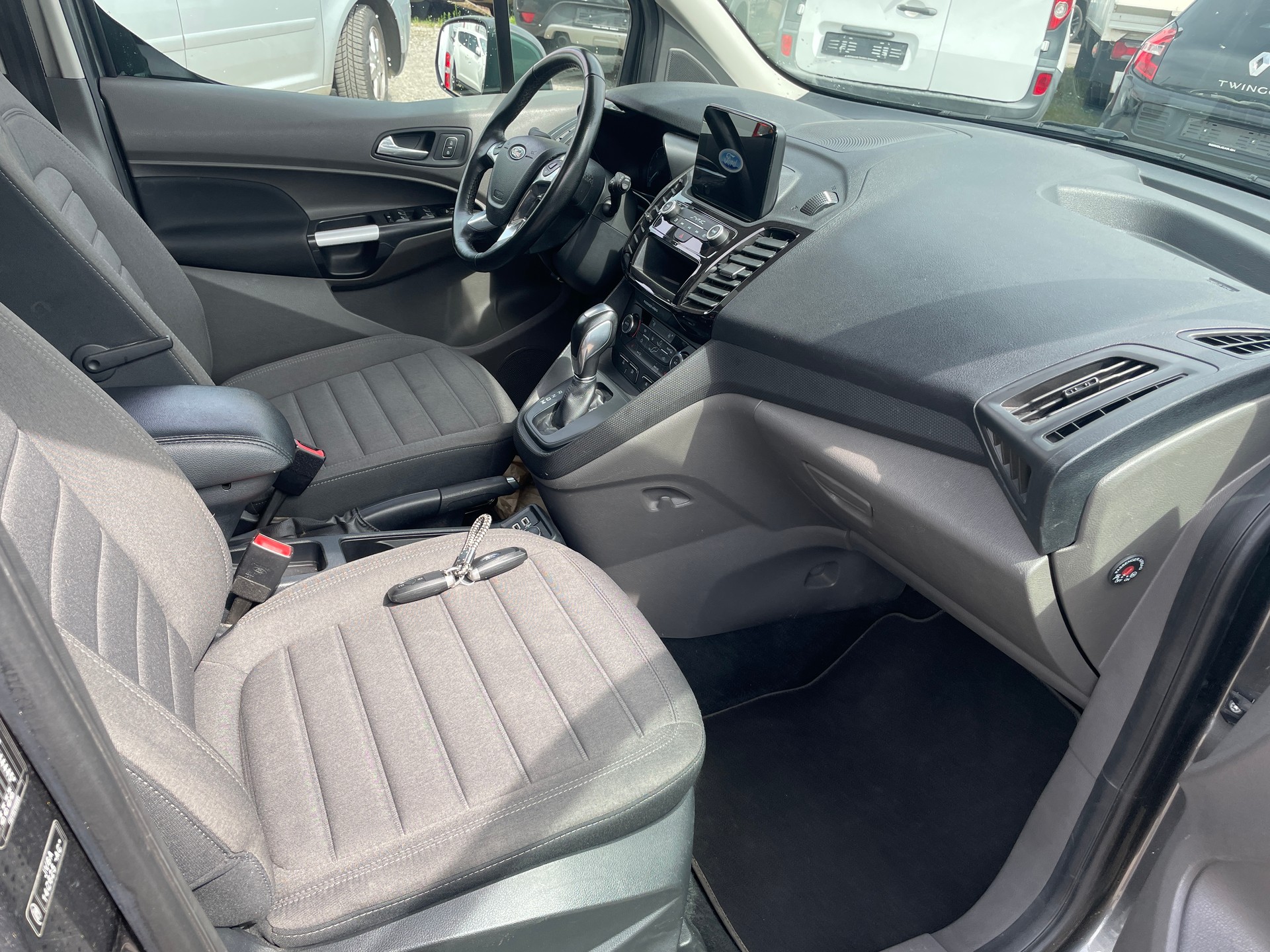 FORD Grand Tourneo Connect 1.5 EcoBlue Trend Automat-image-8