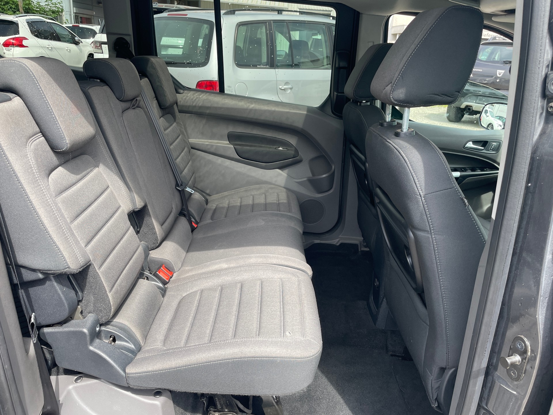FORD Grand Tourneo Connect 1.5 EcoBlue Trend Automat-image-10