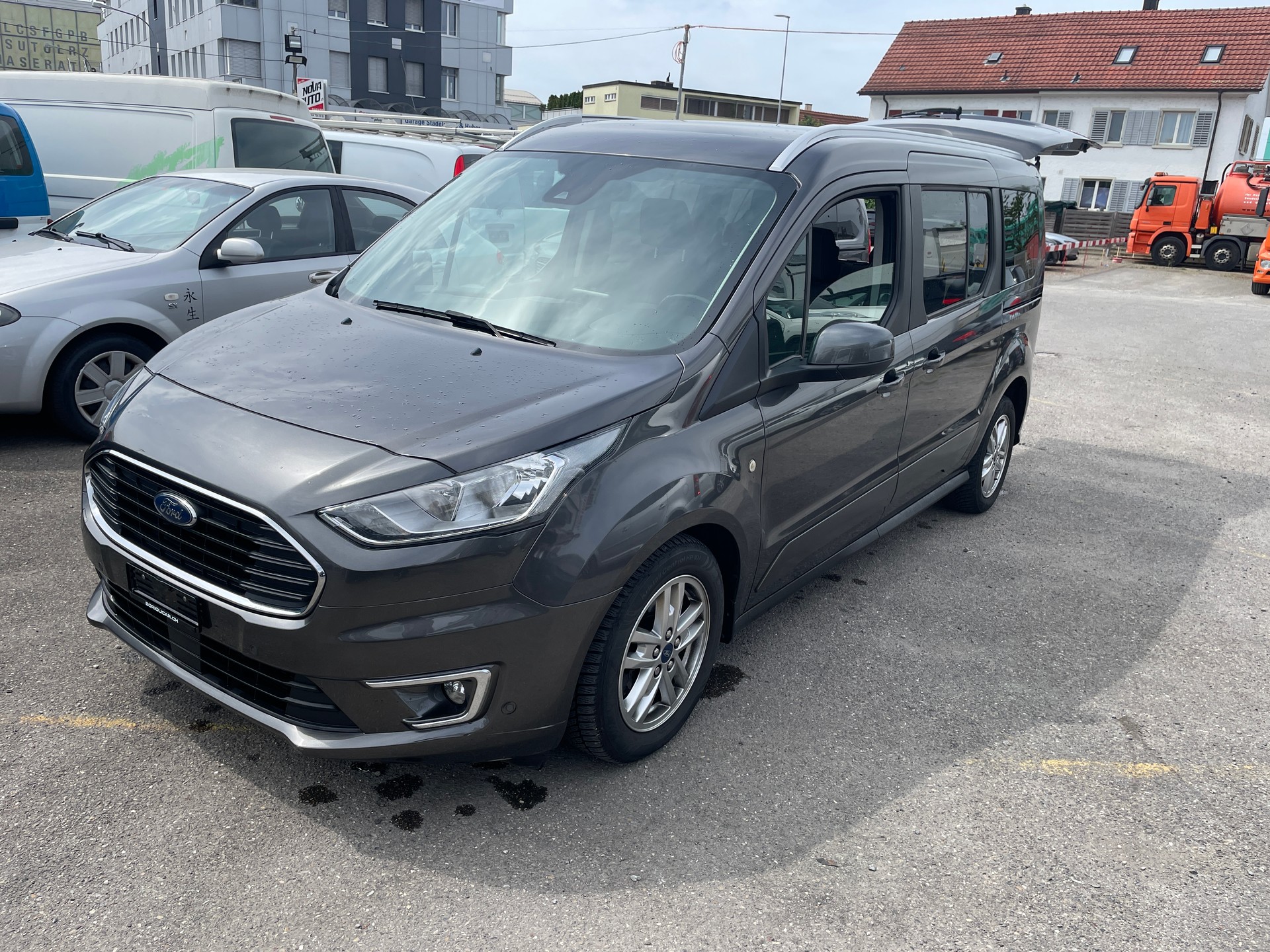 FORD Grand Tourneo Connect 1.5 EcoBlue Trend Automat-image-1