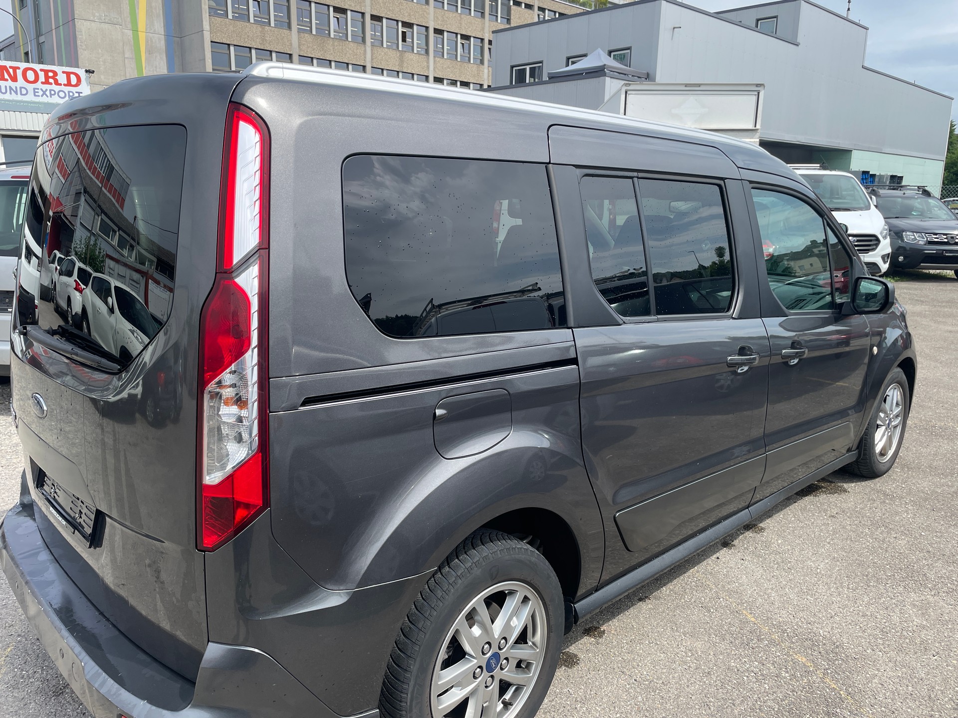 FORD Grand Tourneo Connect 1.5 EcoBlue Trend Automat-image-3