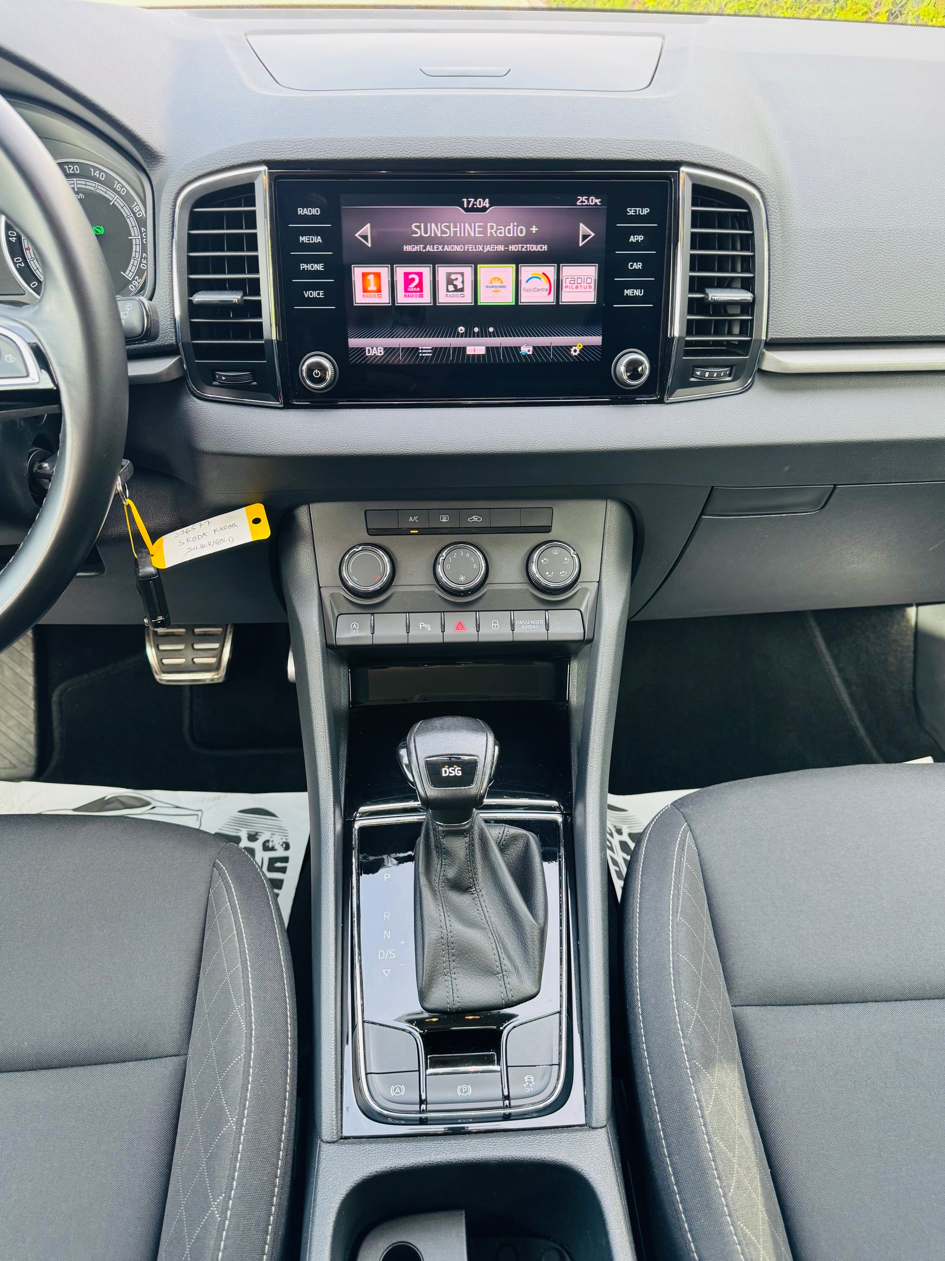 SKODA Karoq 1.0 TSI Ambition DSG-image-9