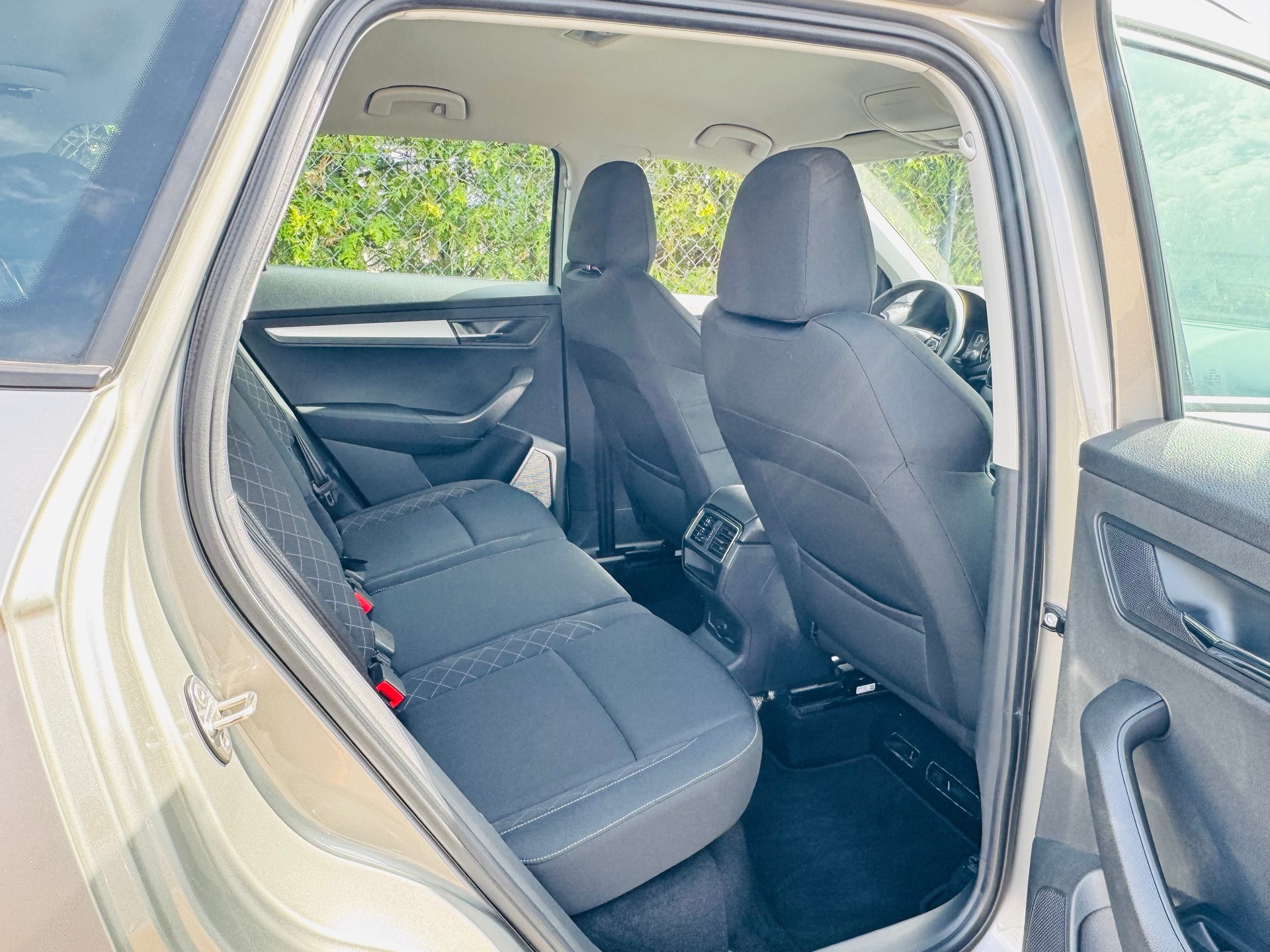 SKODA Karoq 1.0 TSI Ambition DSG-image-12