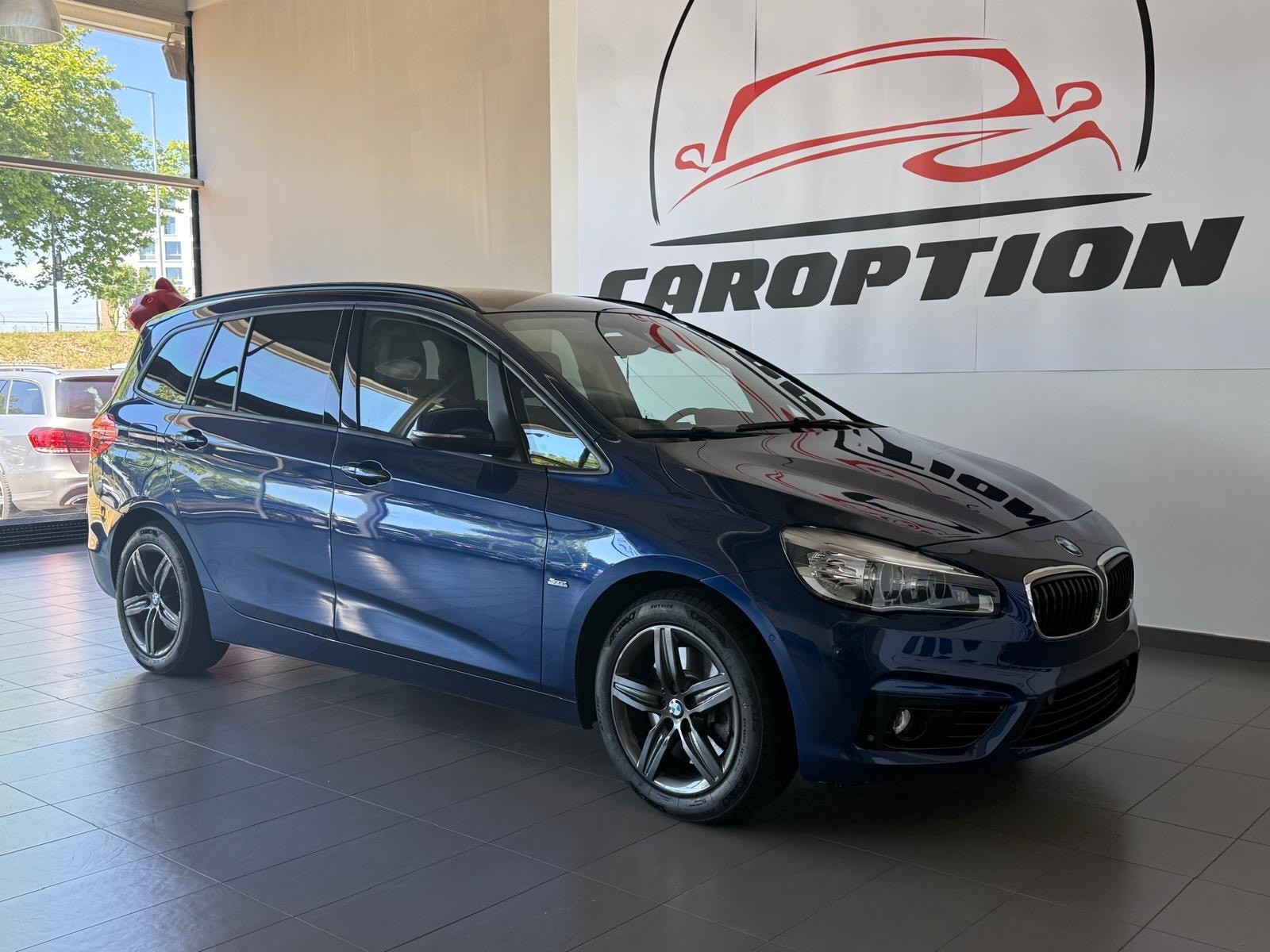 BMW 220d xDrive Gran Tourer Steptronic-image-1