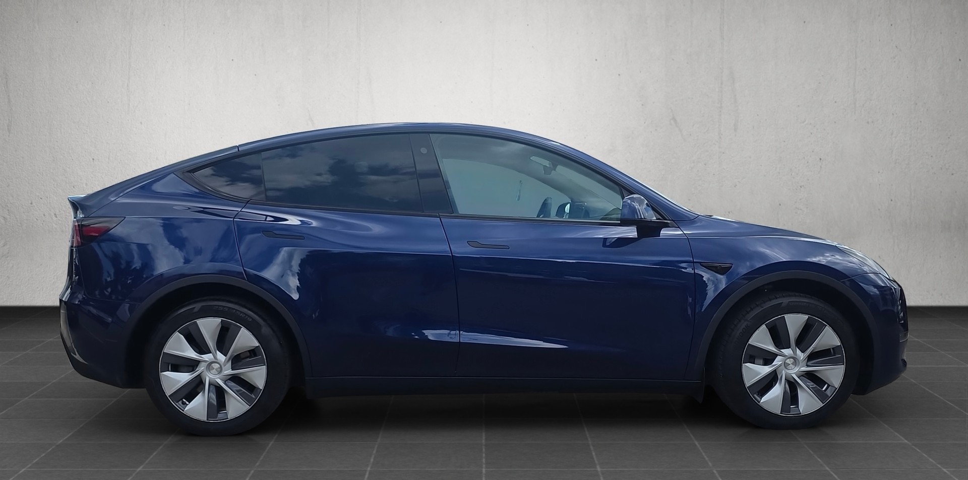 TESLA Long Range D-image-4