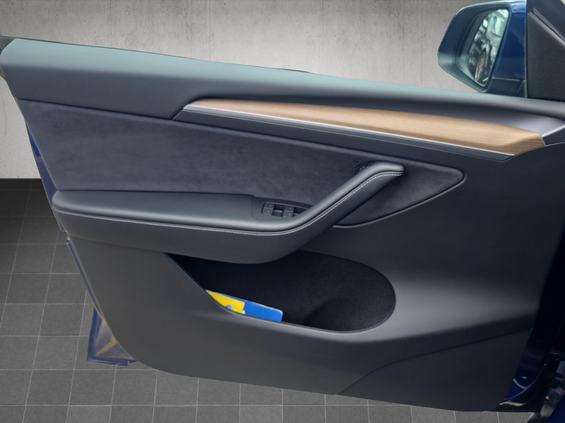 TESLA Long Range D-image-9
