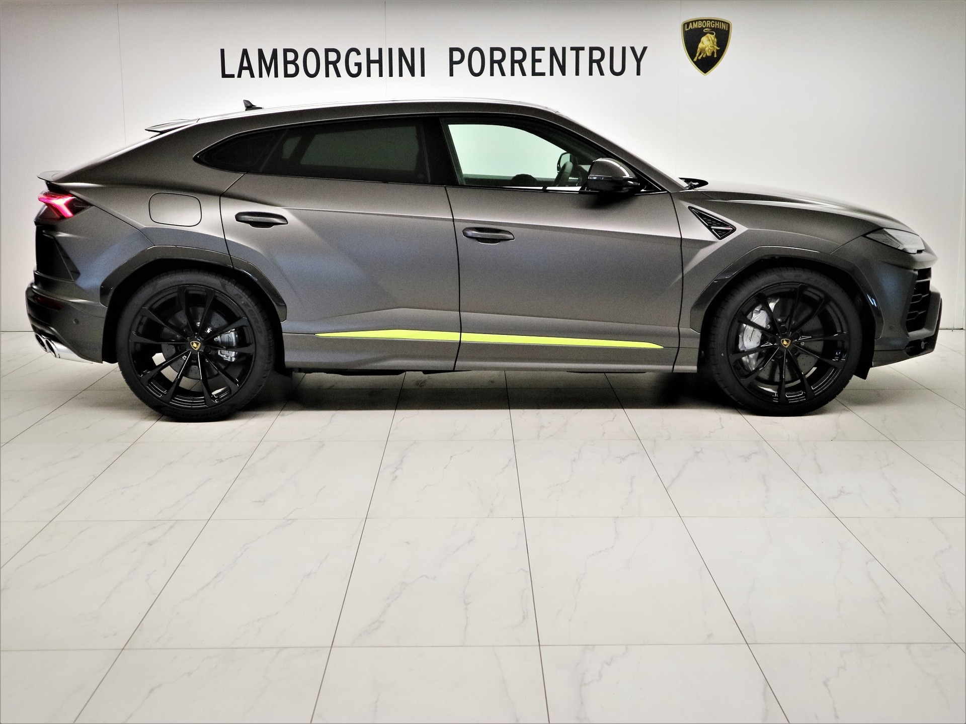 LAMBORGHINI Urus E-Gear-image-1