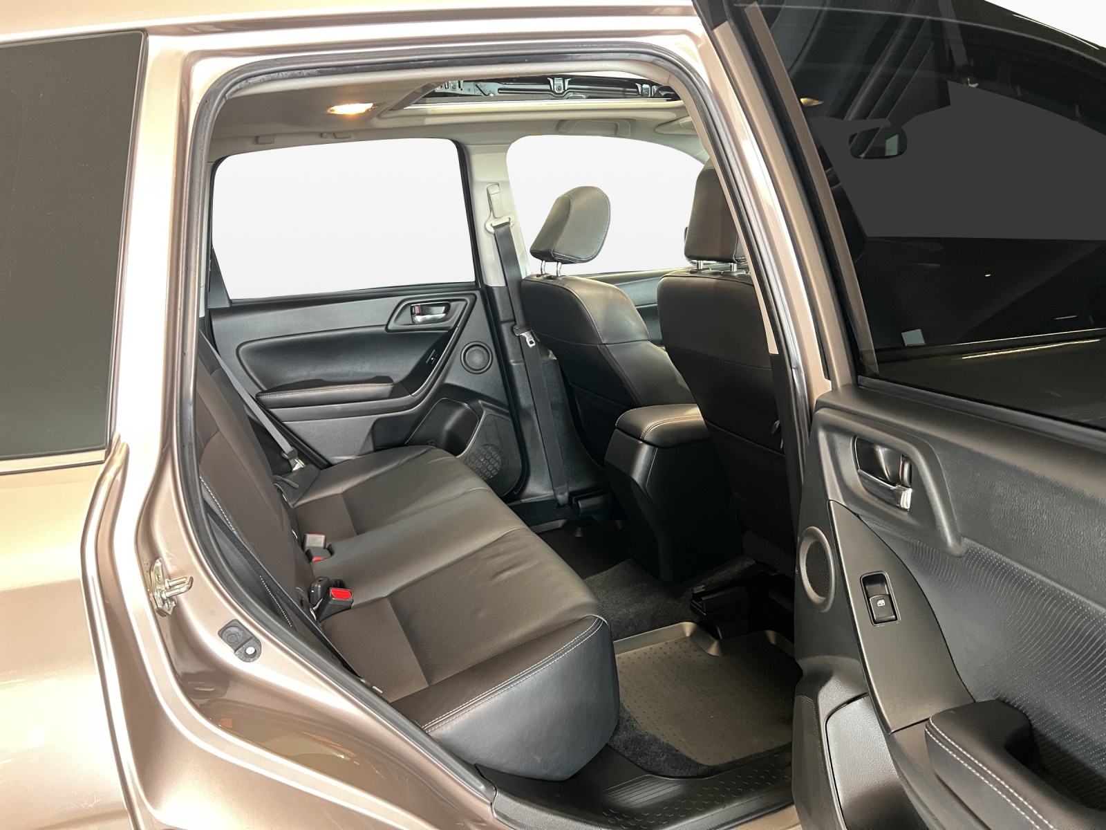 SUBARU Forester 2.0XT Luxury Lineartronic-image-9