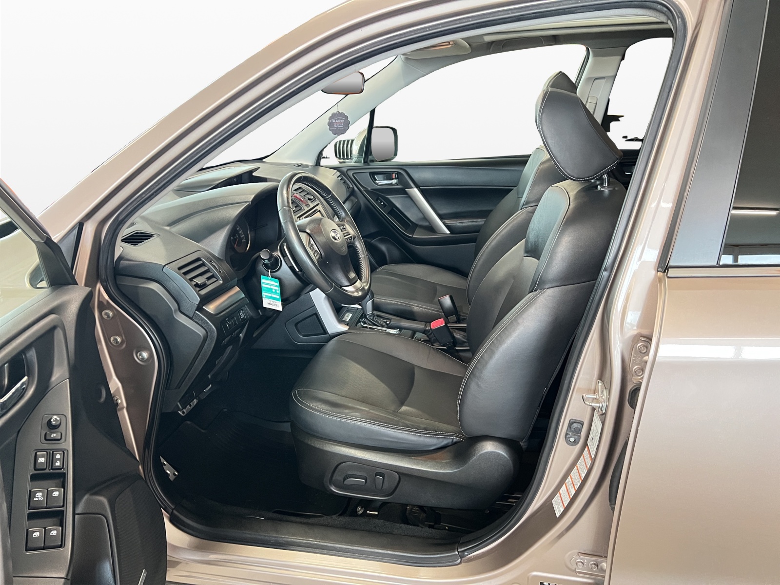 SUBARU Forester 2.0XT Luxury Lineartronic-image-10