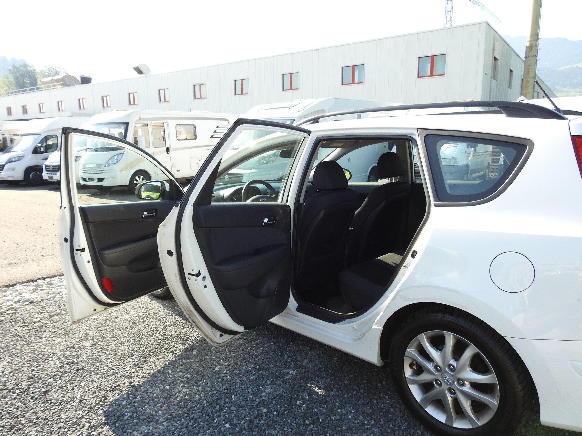 HYUNDAI i30 Wagon 1.6 CRDi Style Automatic-image-14