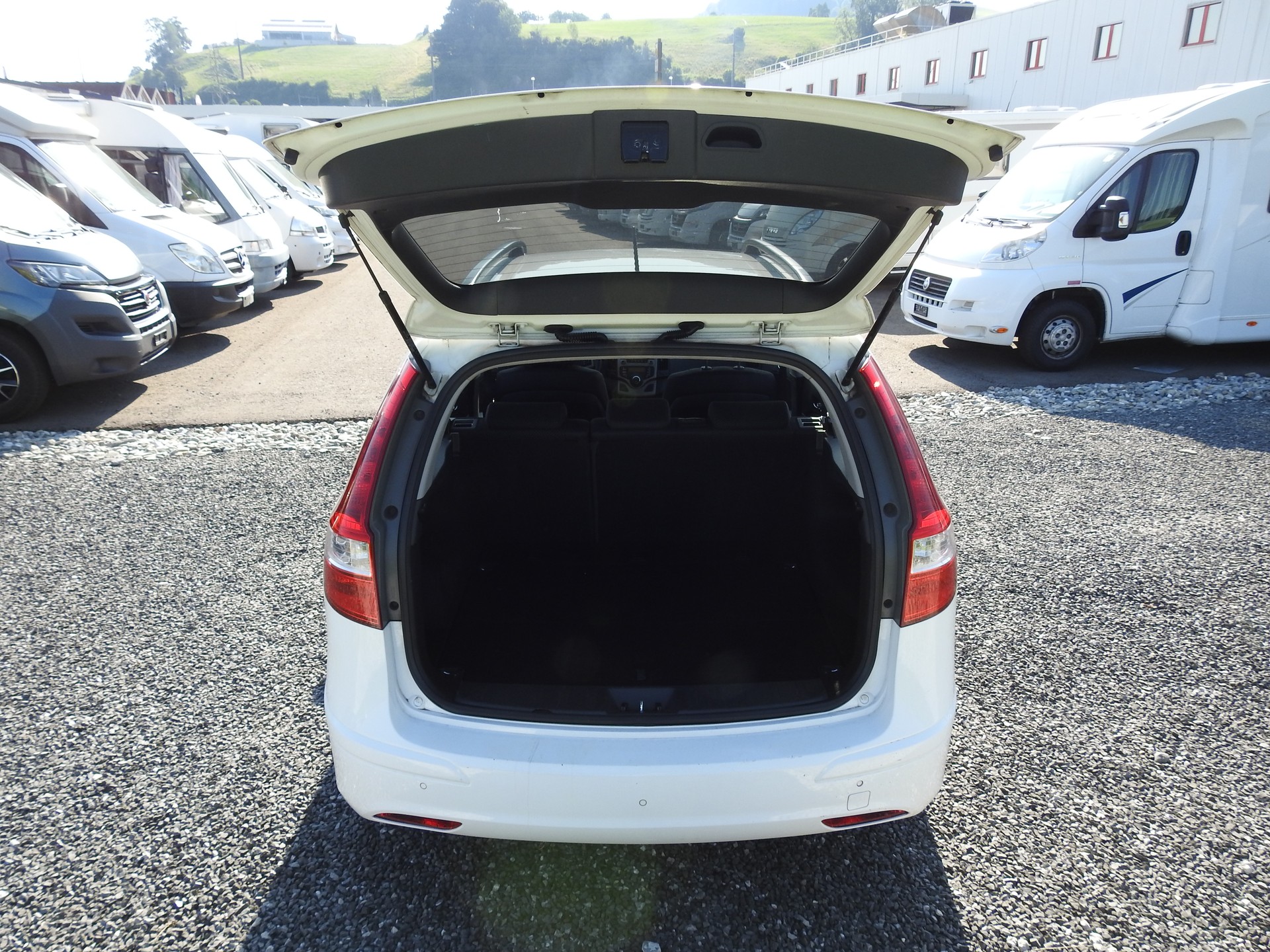 HYUNDAI i30 Wagon 1.6 CRDi Style Automatic-image-10