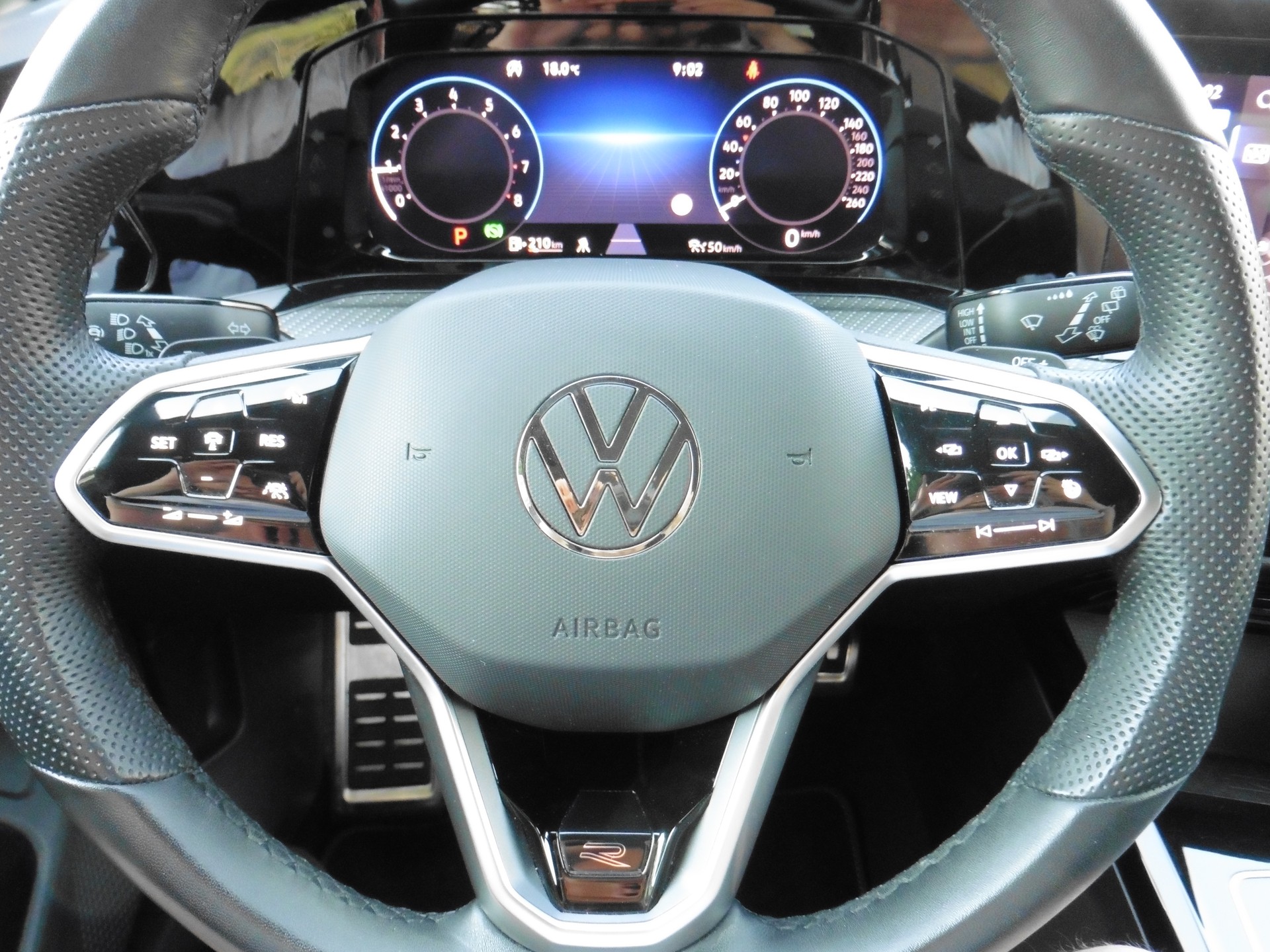 VW Golf 1.5 eTSI mHEV ACT R-Line DSG-image-22
