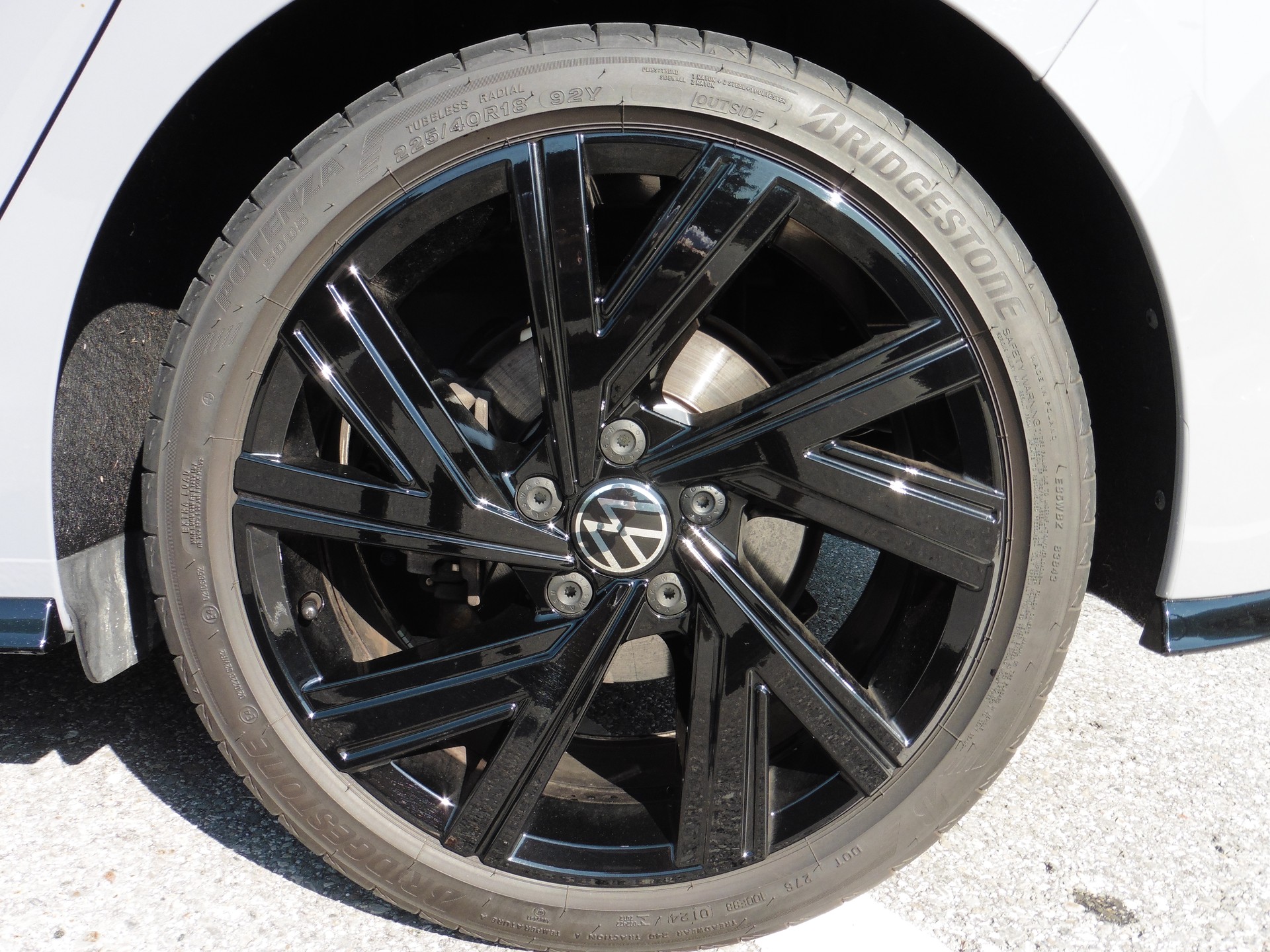 VW Golf 1.5 eTSI mHEV ACT R-Line DSG-image-14