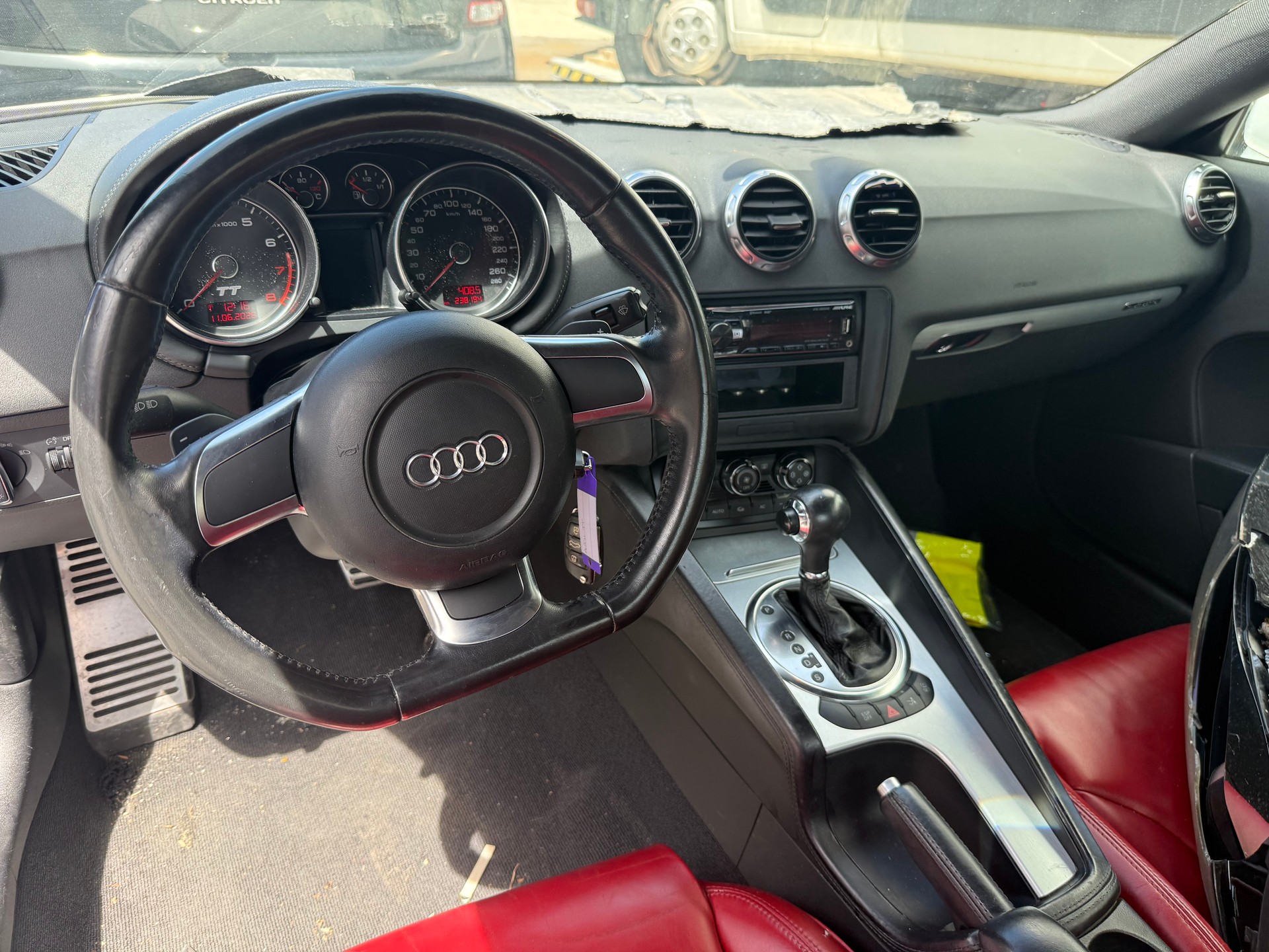 AUDI TT Coupé 3.2 quattro-image-11
