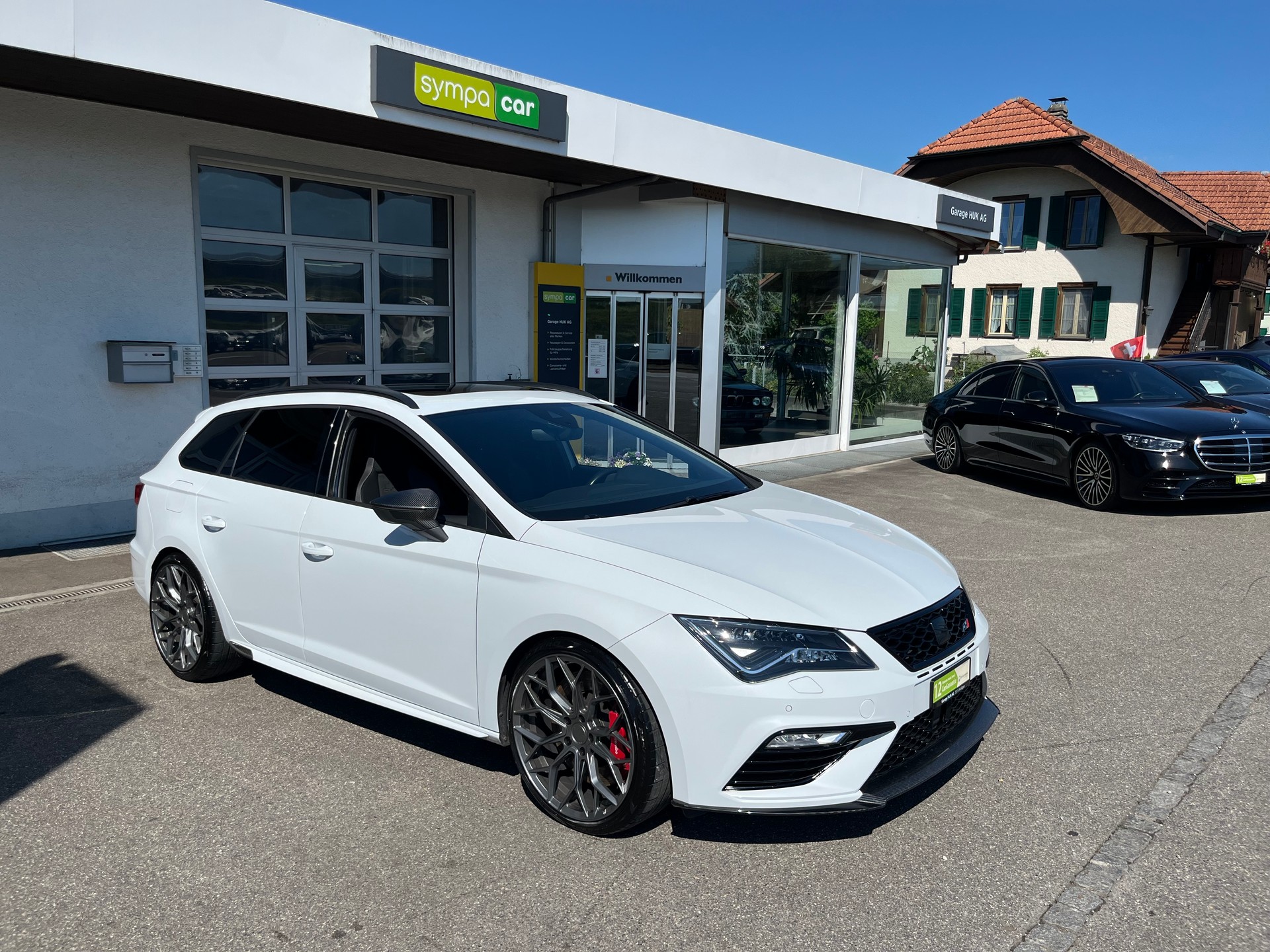 SEAT Leon ST 2.0 TSI Cupra 370 4 Drive DSG+++CARBON+++FRISCH MFK+++TOP AUSTATTUNG+++-image-0