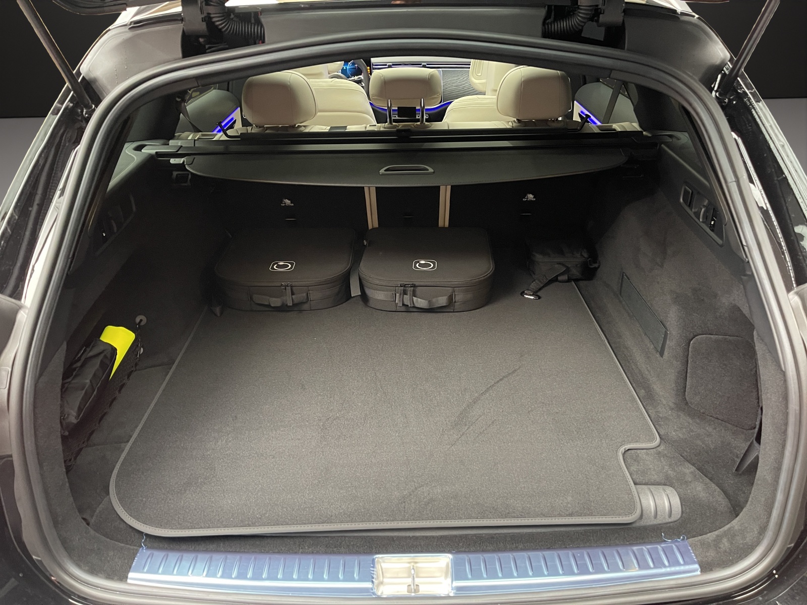 MERCEDES-BENZ E 300 de T 4M 9G-Tronic mit EQ Hybrid-image-11