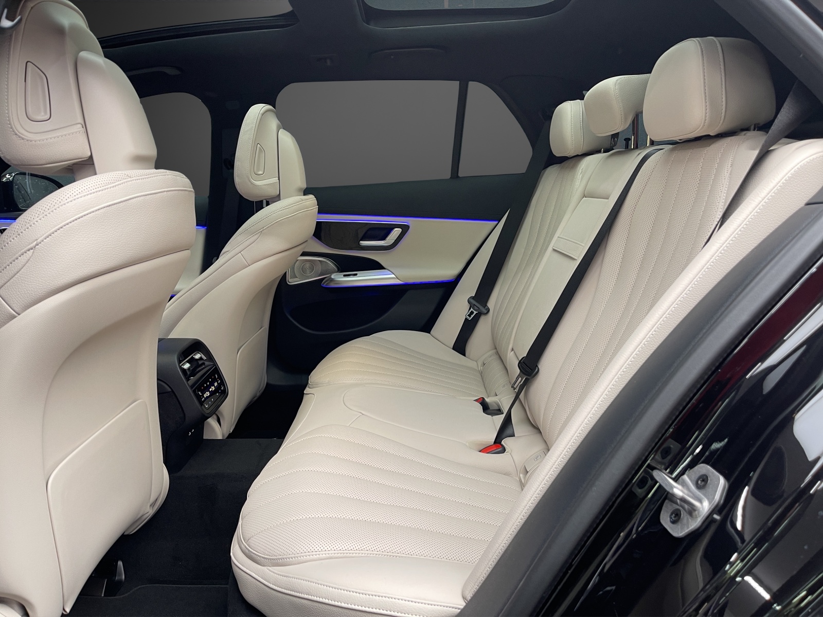 MERCEDES-BENZ E 300 de T 4M 9G-Tronic mit EQ Hybrid-image-10