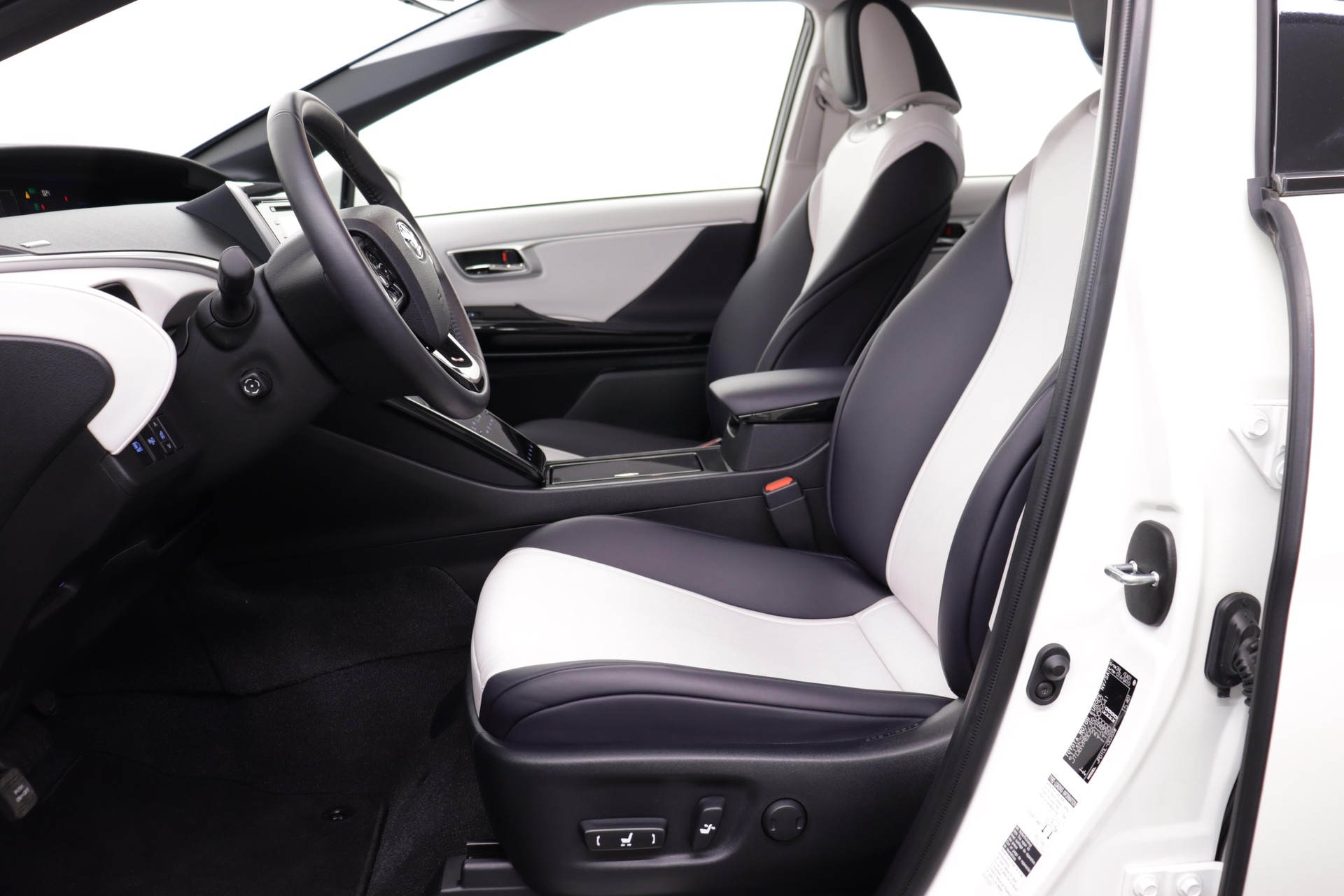 TOYOTA Mirai Fuel Cell Premium-image-2