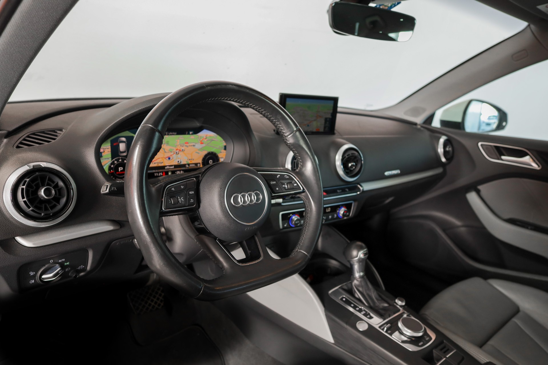 AUDI A3 Sportback 2.0 TFSI Design quattro S-tronic-image-7