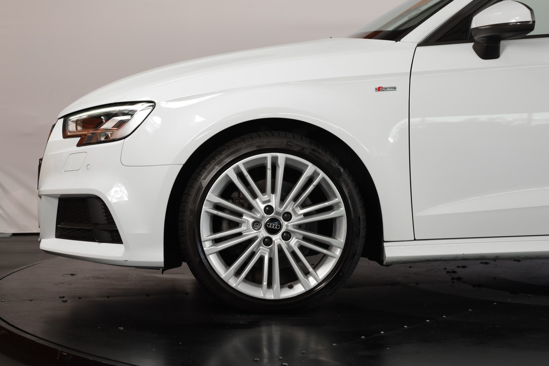 AUDI A3 Sportback 2.0 TFSI Design quattro S-tronic-image-15