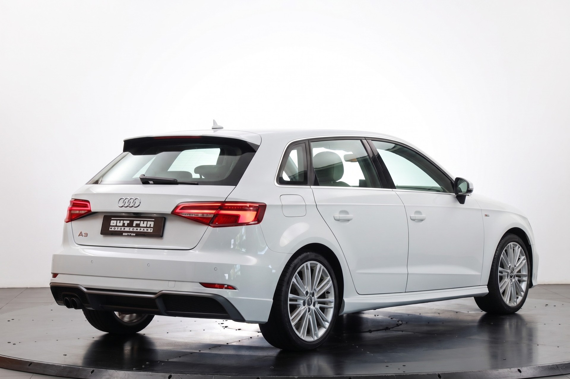 AUDI A3 Sportback 2.0 TFSI Design quattro S-tronic-image-5