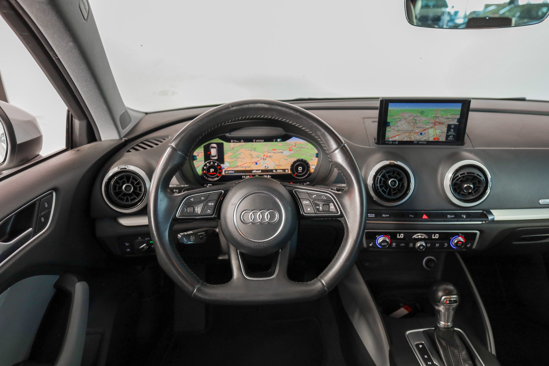 AUDI A3 Sportback 2.0 TFSI Design quattro S-tronic-image-8