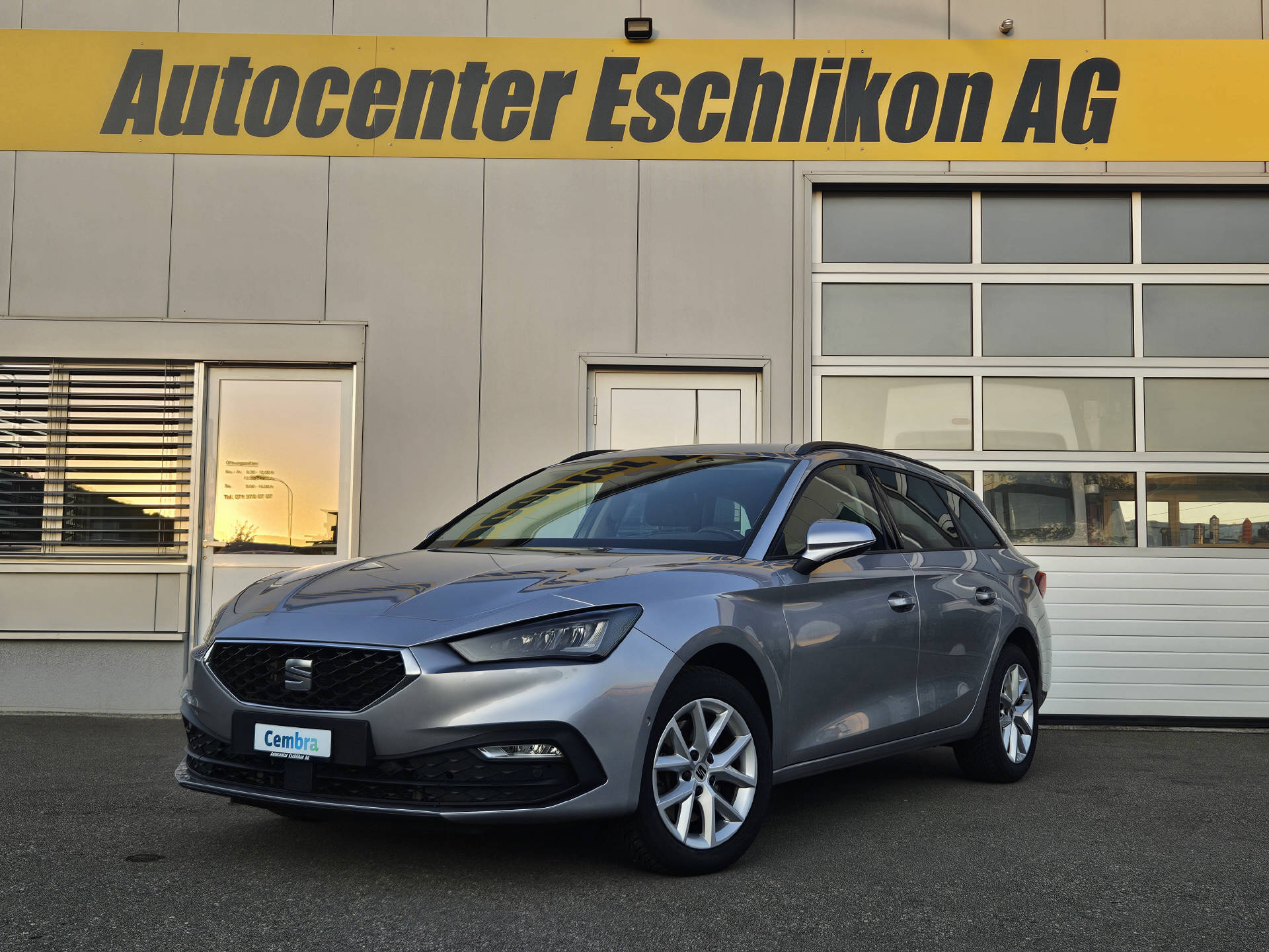 SEAT Leon ST 2.0 TDI Style DSG* Navi * Abstandsregeltempomat ACC *-image-1