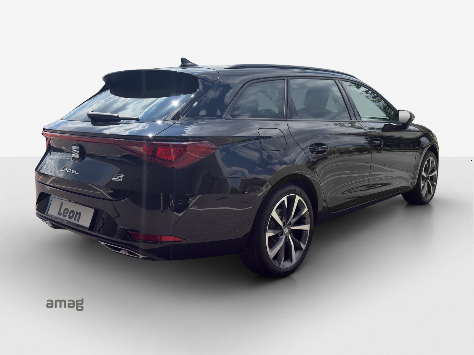 SEAT Leon ST 1.5 eHybrid pHEV DSG FR-image-4