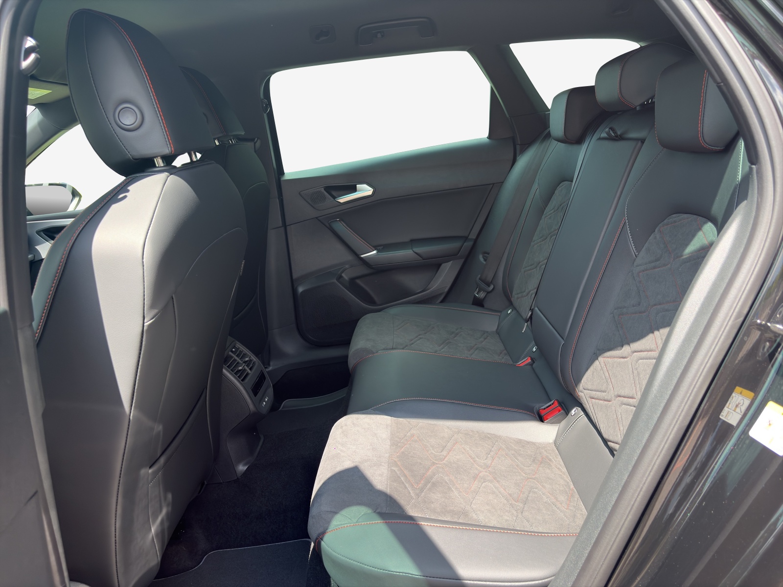 SEAT Leon ST 1.5 eHybrid pHEV DSG FR-image-11