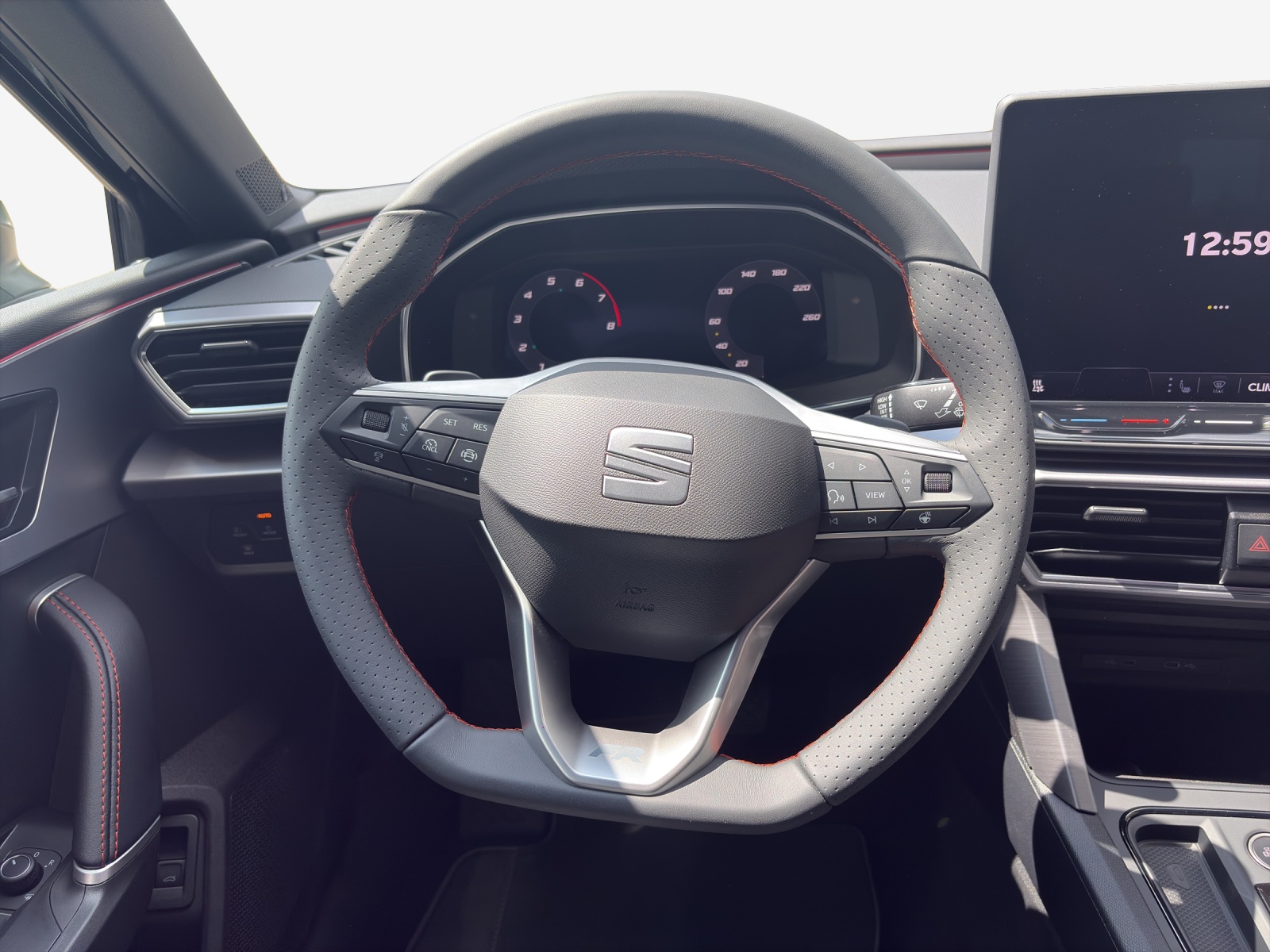 SEAT Leon ST 1.5 eHybrid pHEV DSG FR-image-9