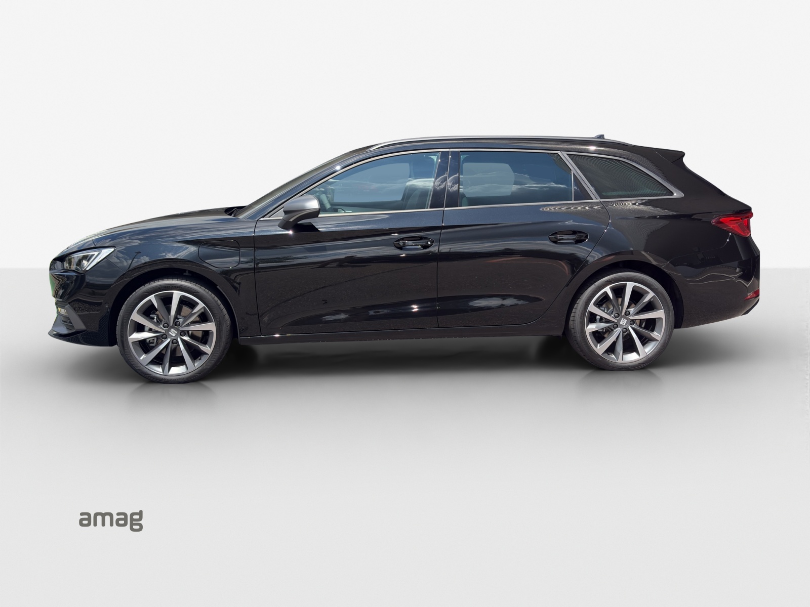 SEAT Leon ST 1.5 eHybrid pHEV DSG FR-image-1