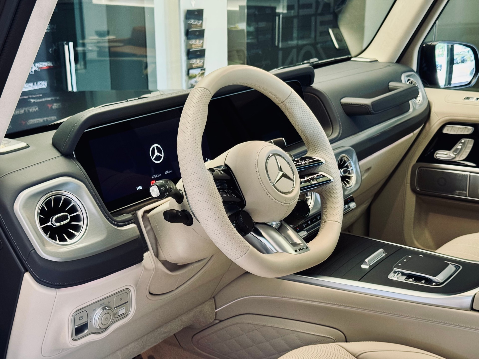 MERCEDES-BENZ G 63 AMG 9G-Tronic-image-12