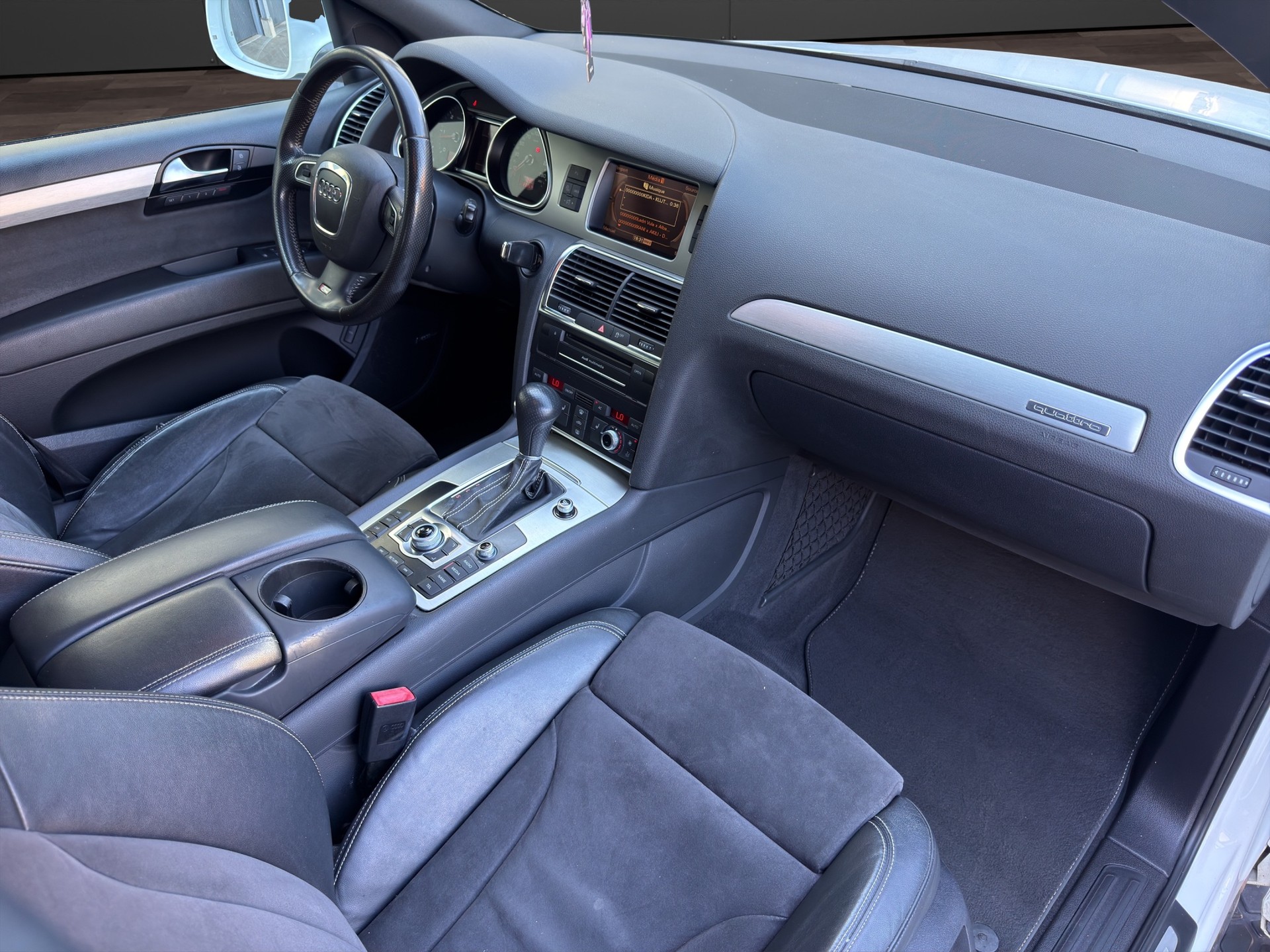 AUDI Q7 3.0 TDI S-Line quattro tiptronic 7-Sitzer-image-18