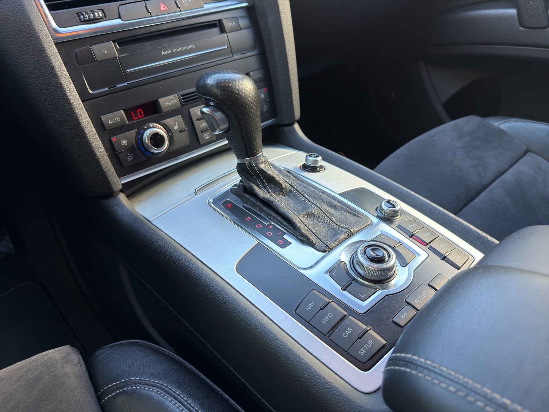 AUDI Q7 3.0 TDI S-Line quattro tiptronic 7-Sitzer-image-16