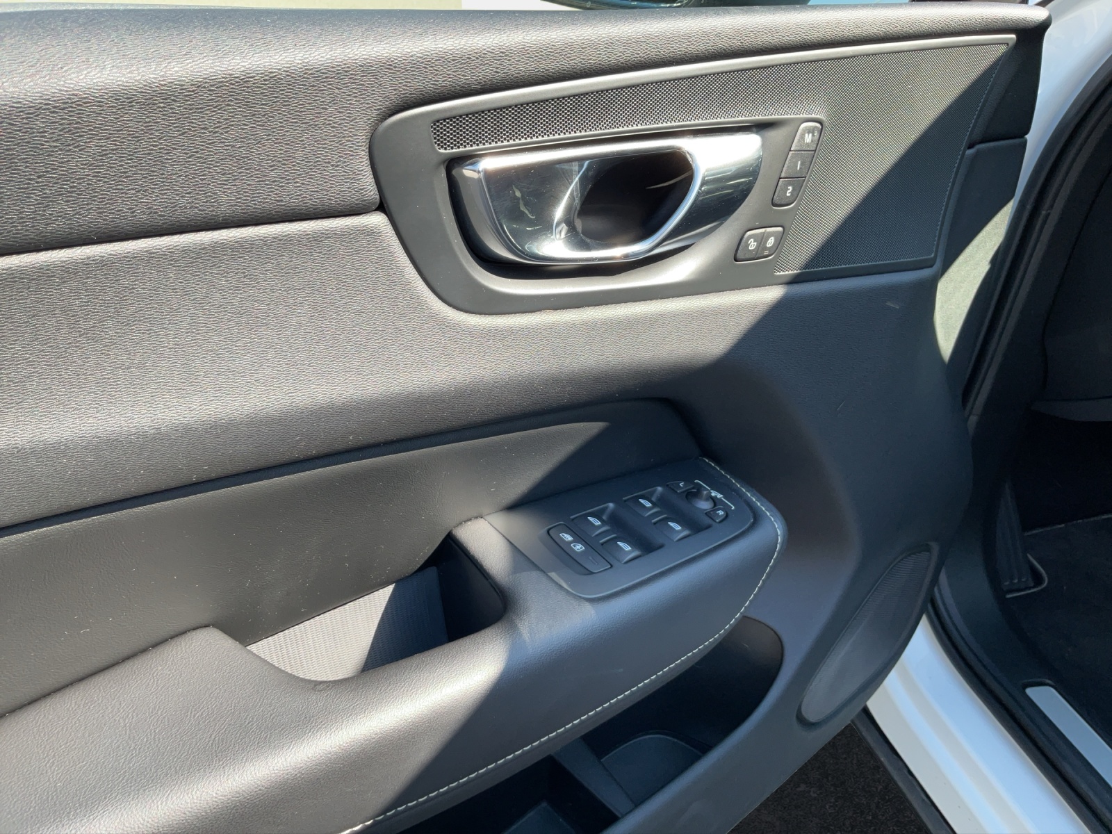 VOLVO XC60 T5 AWD R-Design Geartronic-image-14