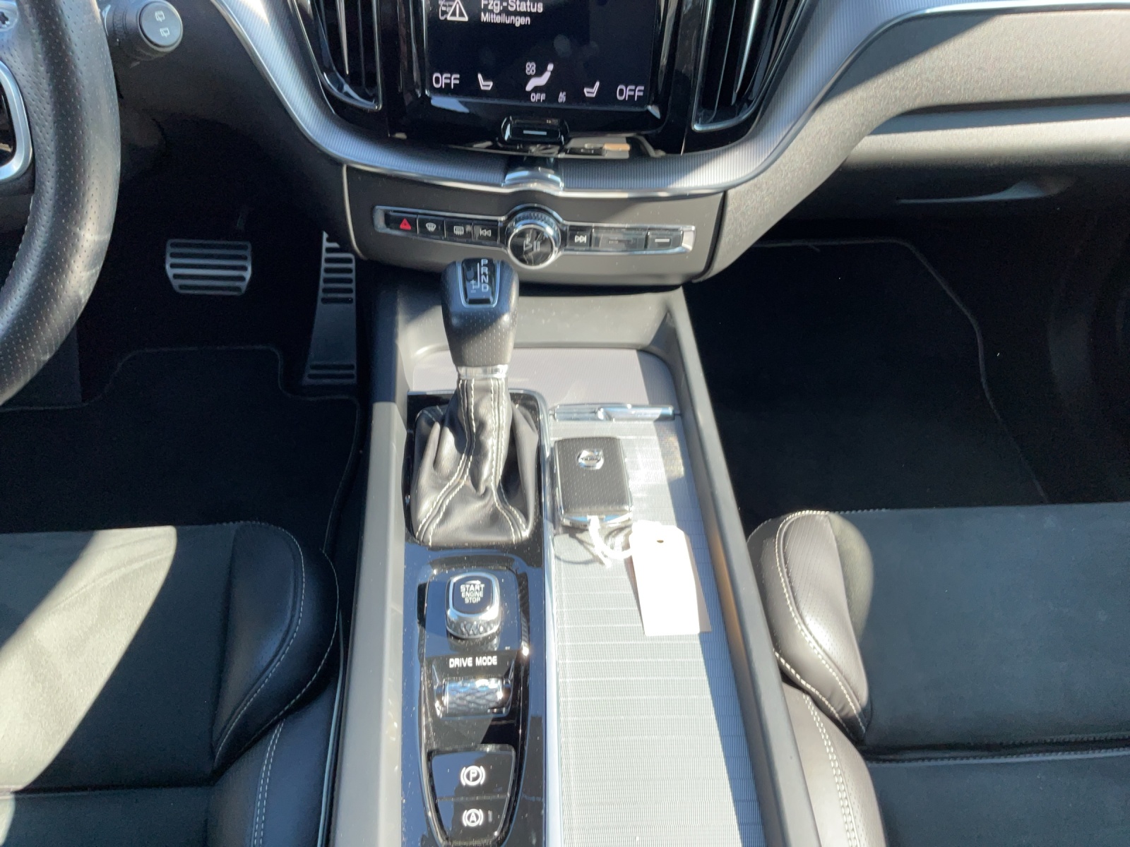 VOLVO XC60 T5 AWD R-Design Geartronic-image-9