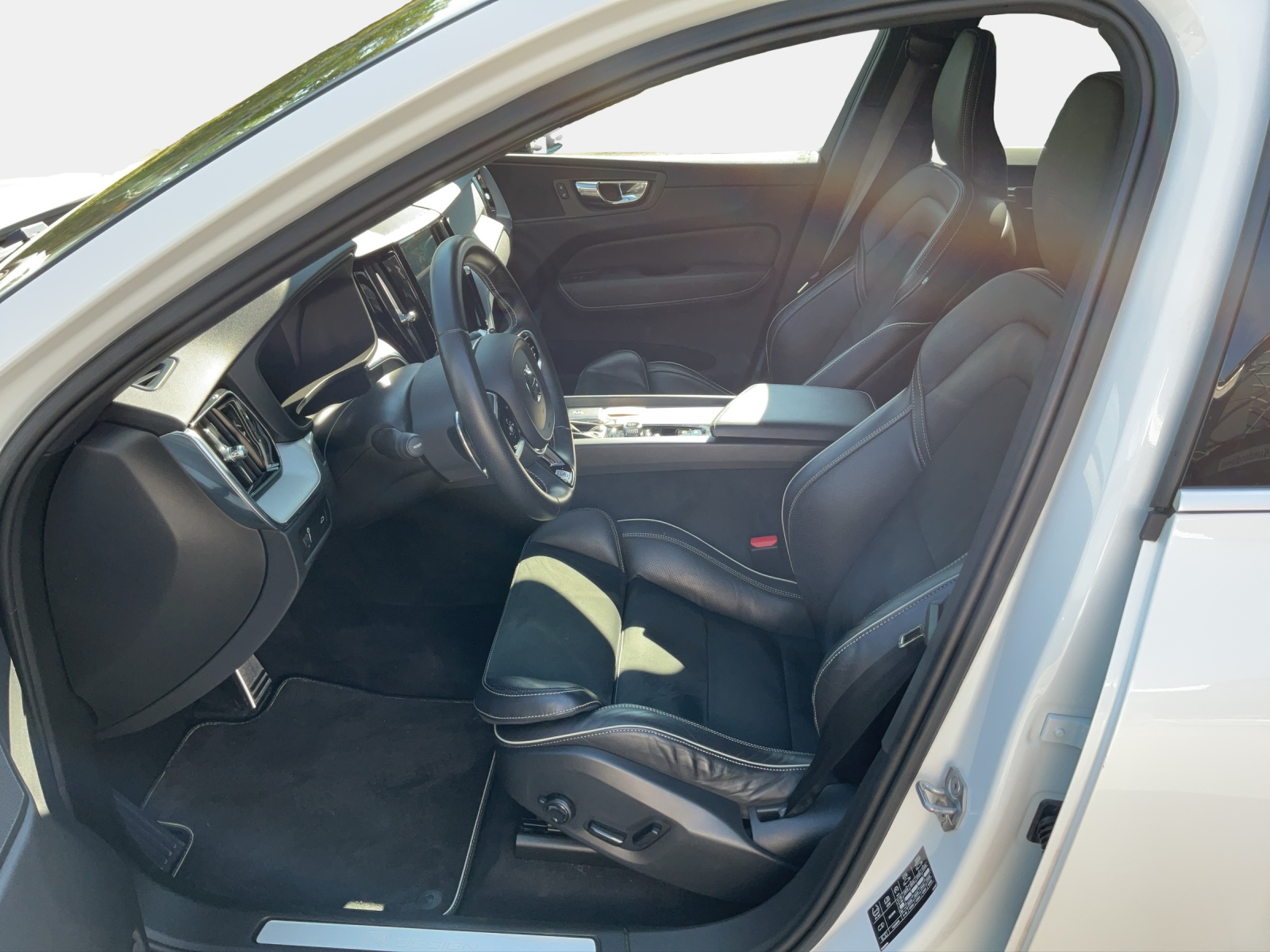 VOLVO XC60 T5 AWD R-Design Geartronic-image-6