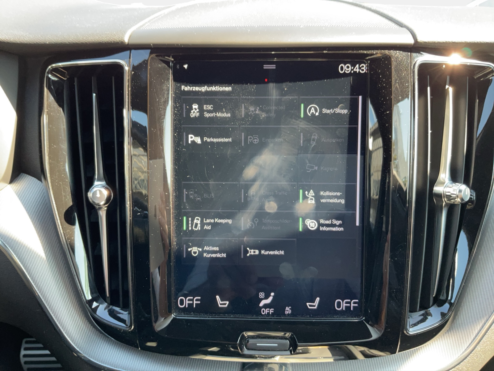 VOLVO XC60 T5 AWD R-Design Geartronic-image-11