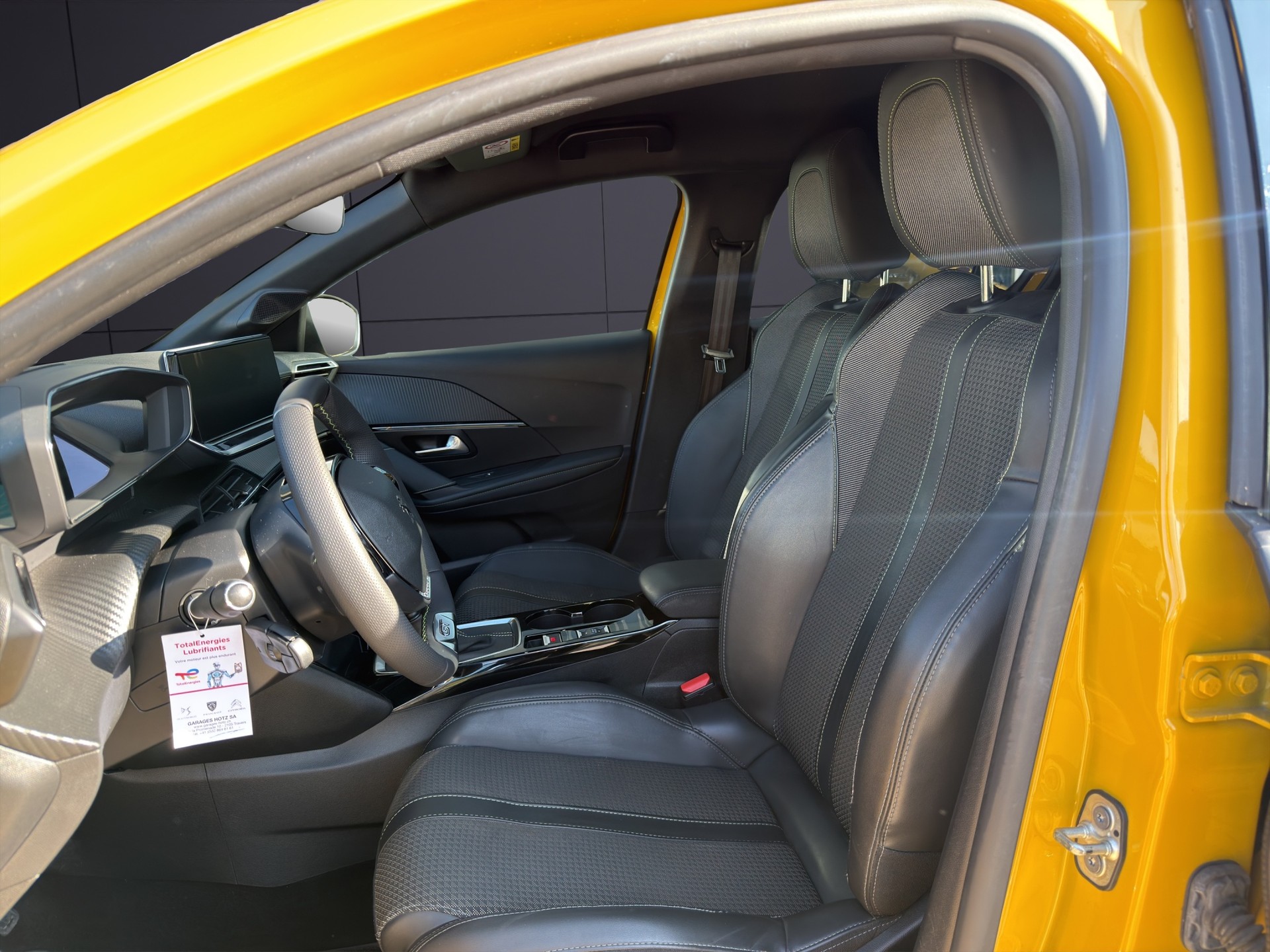 PEUGEOT 208 1.2 GT Line-image-5