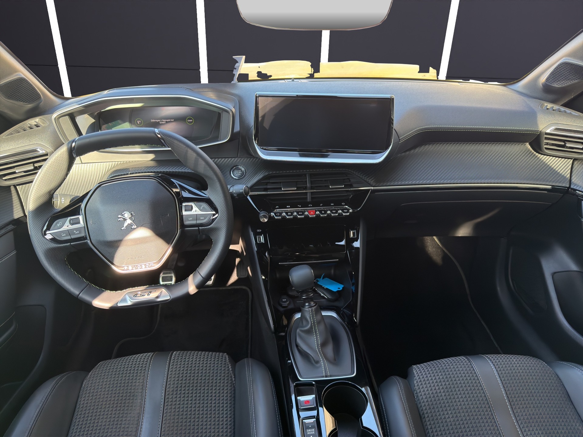 PEUGEOT 208 1.2 GT Line-image-7