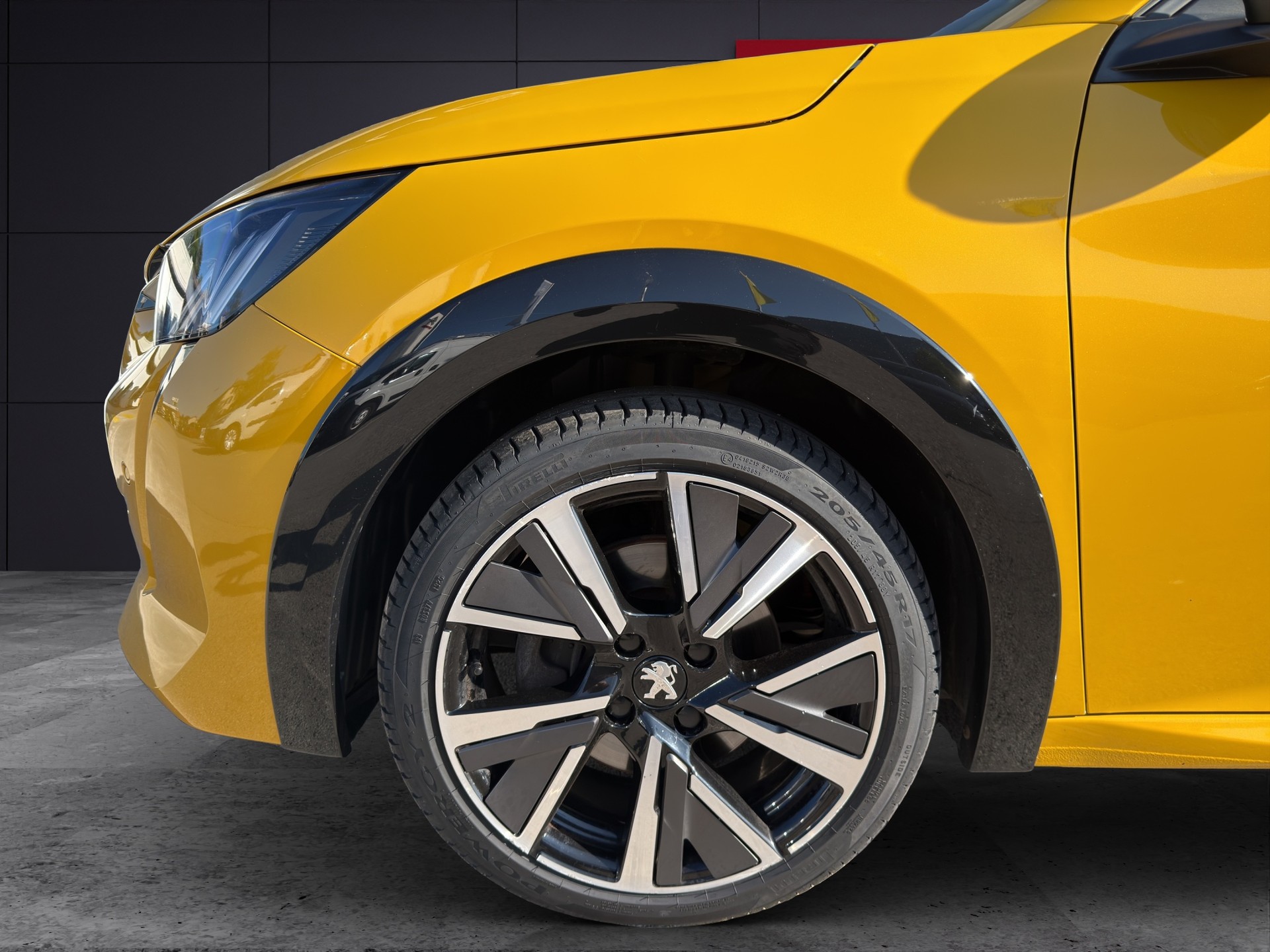 PEUGEOT 208 1.2 GT Line-image-4