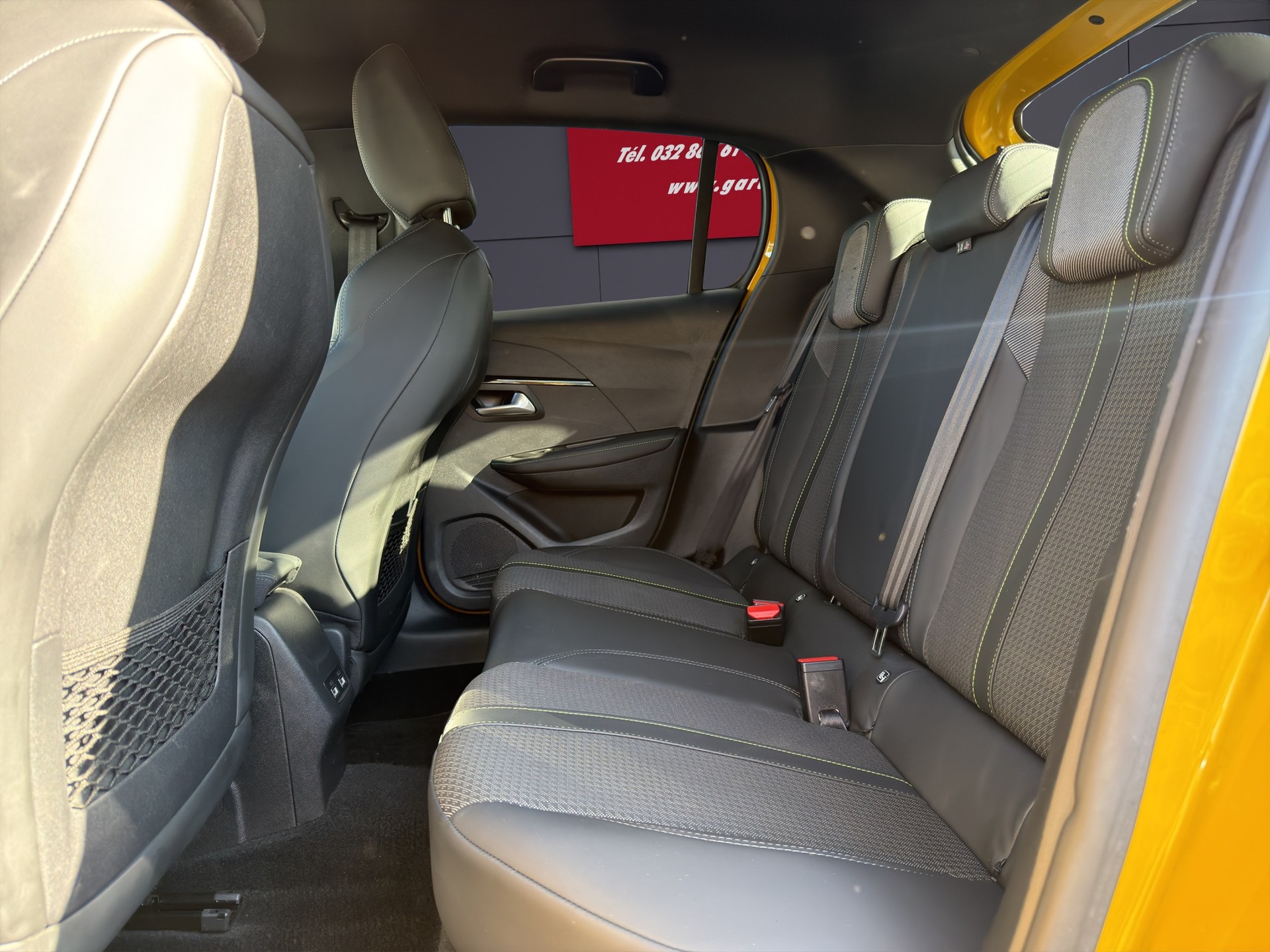 PEUGEOT 208 1.2 GT Line-image-6