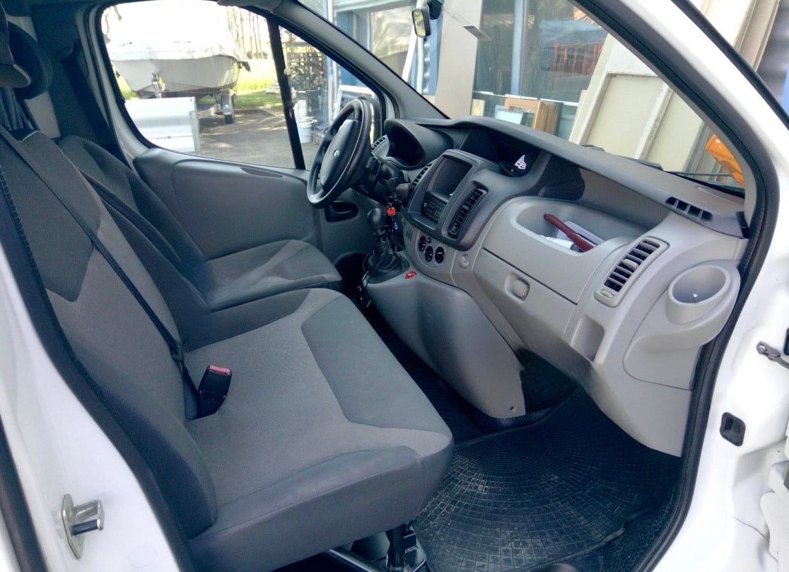 RENAULT TRAFIC-image-4