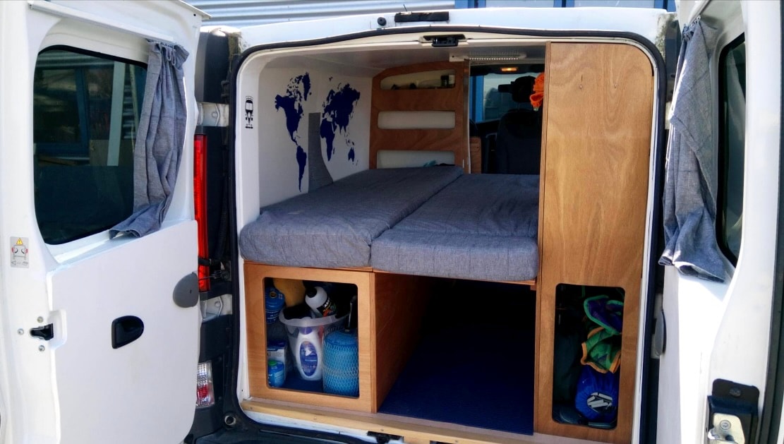 RENAULT TRAFIC-image-2
