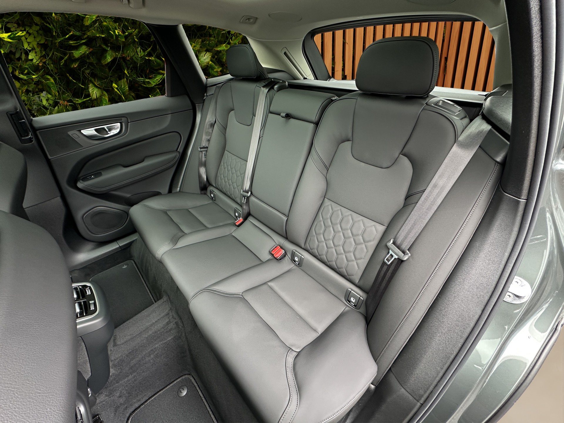 VOLVO XC60 2.0 B5 MH Ultra Dark AWD-image-13