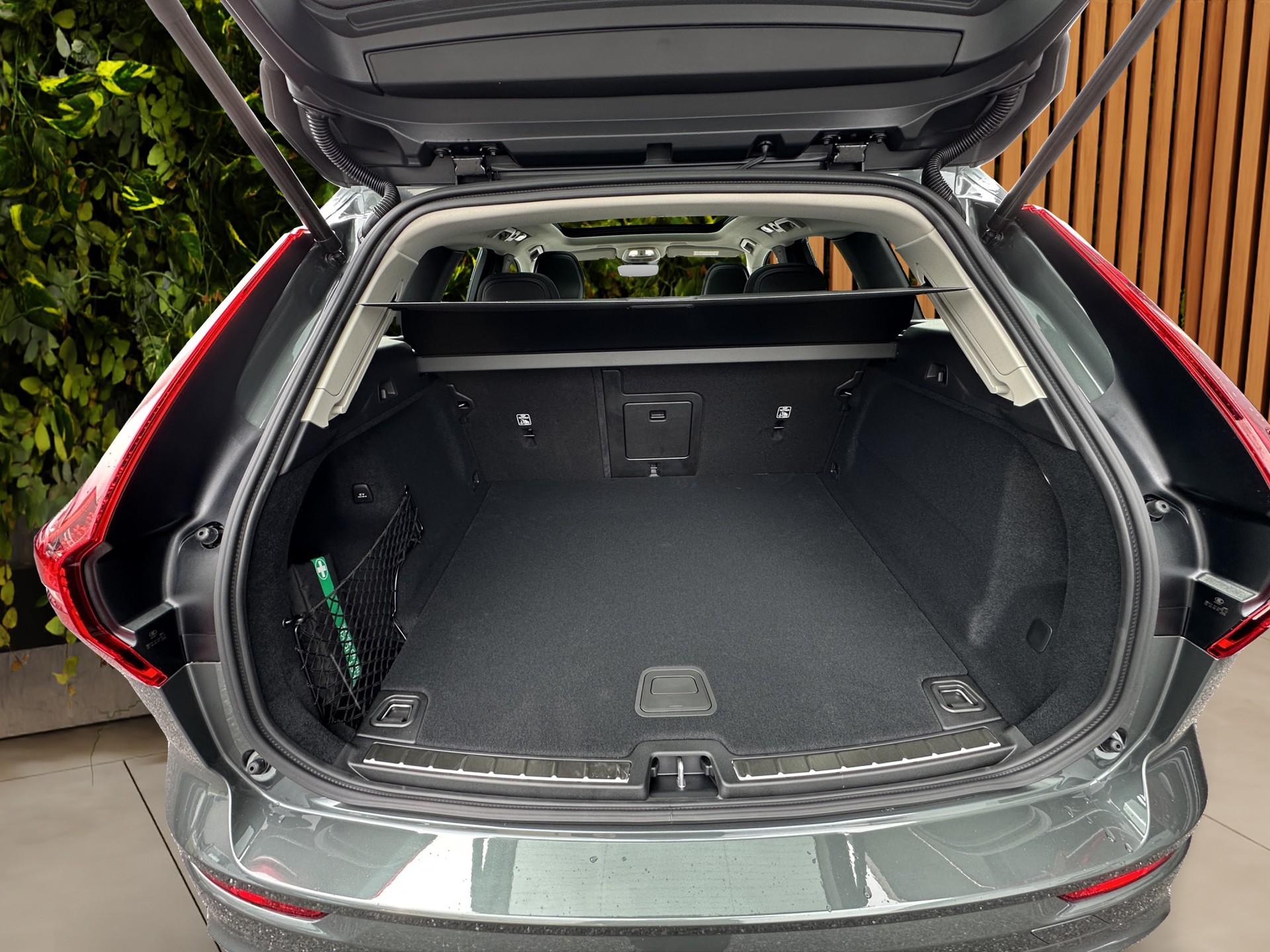 VOLVO XC60 2.0 B5 MH Ultra Dark AWD-image-14