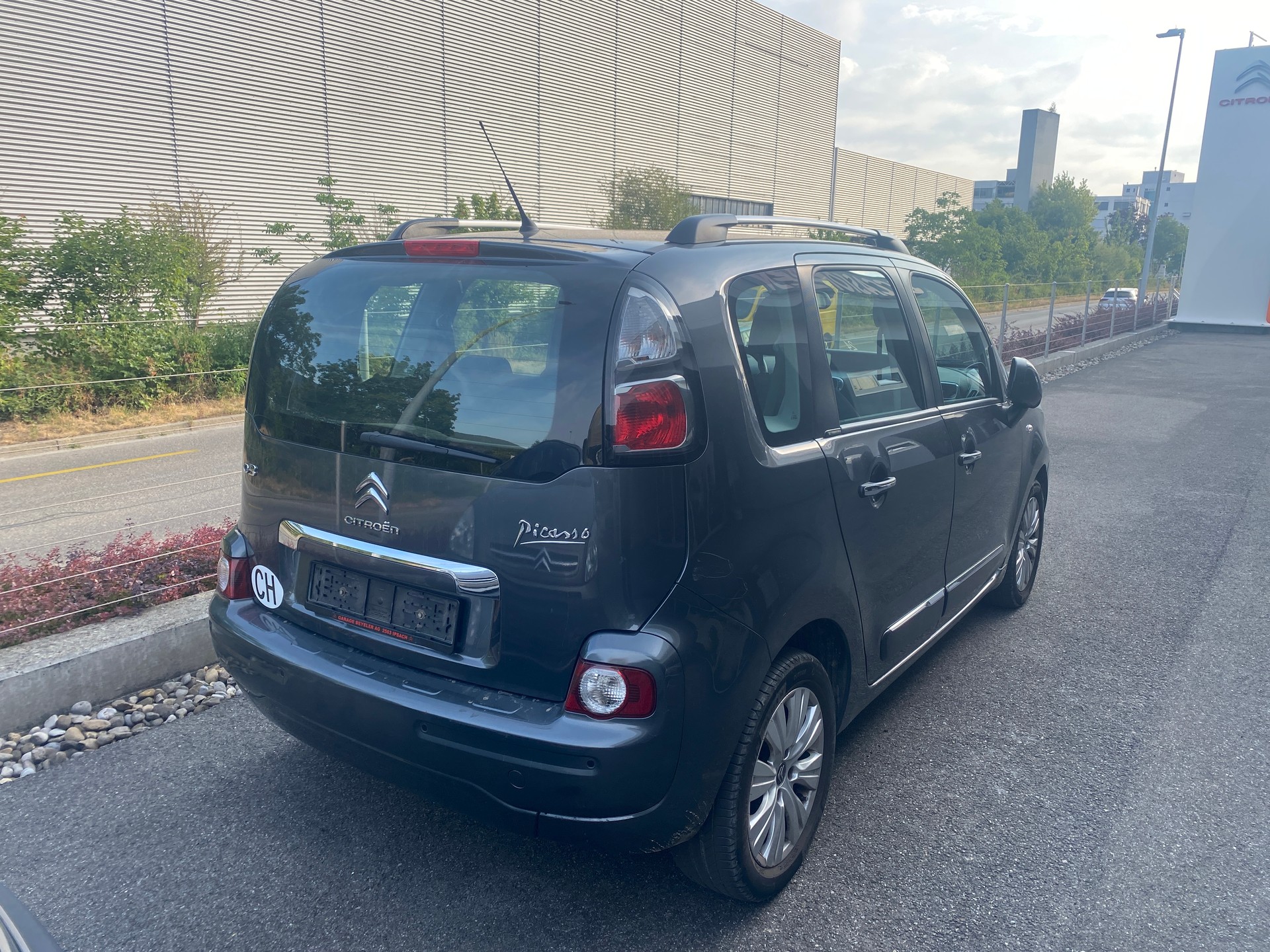 CITROEN C3 Picasso 1.2 Pure Tech Exclusive-image-2