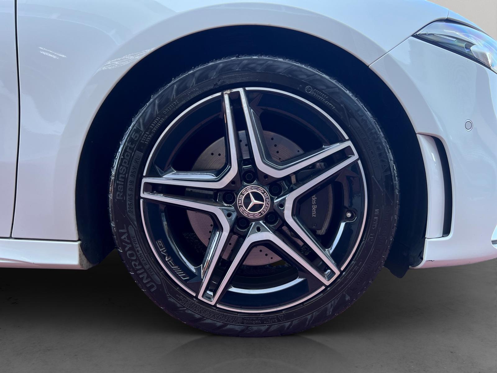 MERCEDES-BENZ A 220 d AMG Line 8G-DCT-image-8