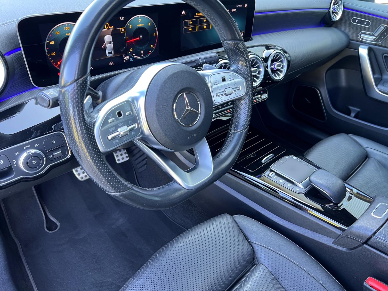 MERCEDES-BENZ A 220 d AMG Line 8G-DCT-image-14